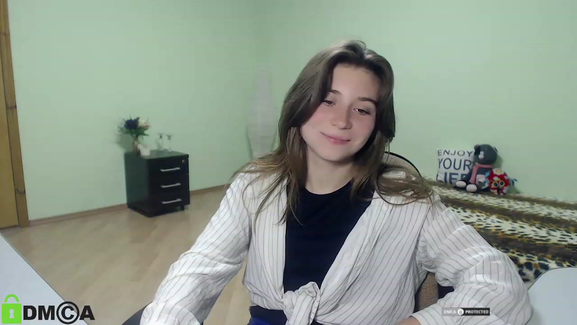 Gallery image thumbnail from MonicaaCute's myfreecams stream on, 09/23/2023, 17:26 image 12 of 20