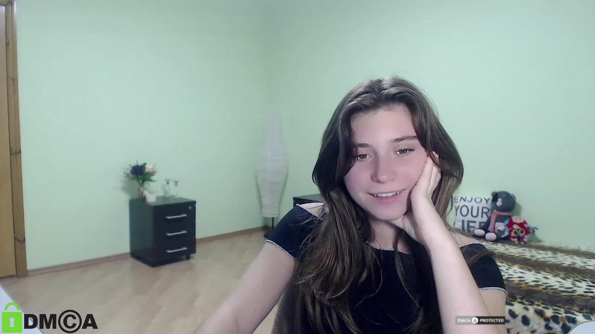 Gallery image thumbnail from MonicaaCute's myfreecams stream on, 09/24/2023, 16:43 image 12 of 20