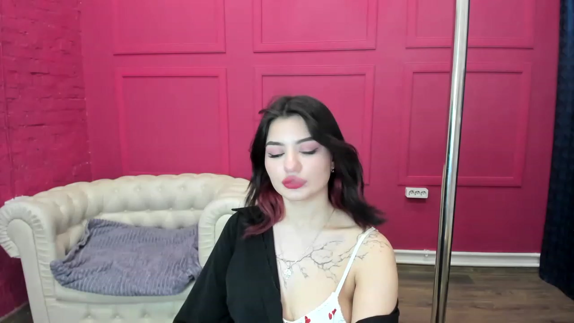 Gallery image thumbnail from MonicaaX's myfreecams stream on, 02/16/2023, 10:18 image 6 of 20