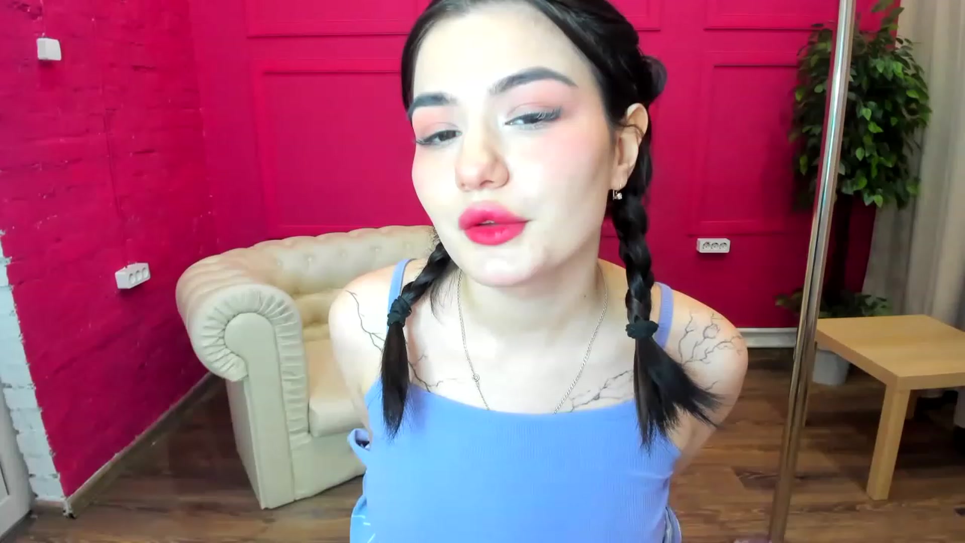 Gallery image thumbnail from MonicaaX's myfreecams stream on, 04/19/2023, 10:25 image 1 of 20
