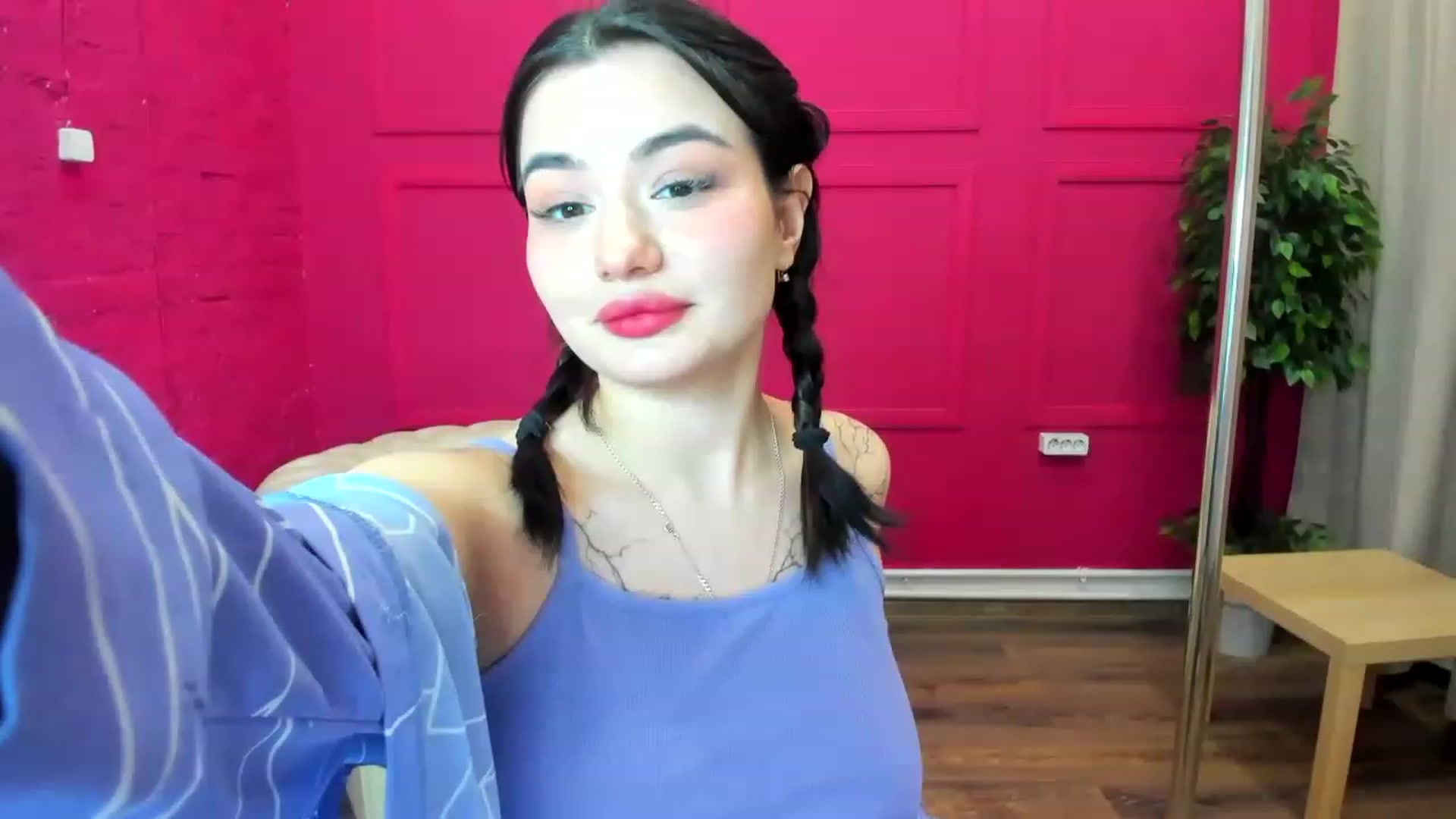 Gallery image thumbnail from MonicaaX's myfreecams stream on, 04/19/2023, 10:25 image 14 of 20