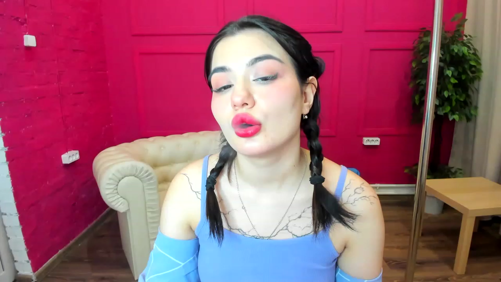 Gallery image thumbnail from MonicaaX's myfreecams stream on, 04/19/2023, 10:25 image 5 of 20