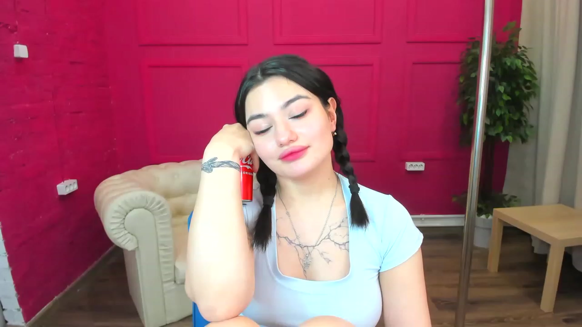 Gallery image thumbnail from MonicaaX's myfreecams stream on, 04/22/2023, 13:04 image 10 of 20