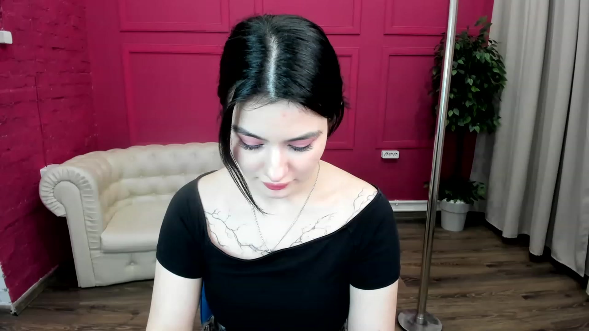 Gallery image thumbnail from MonicaaX's myfreecams stream on, 05/19/2023, 11:28 image 7 of 20