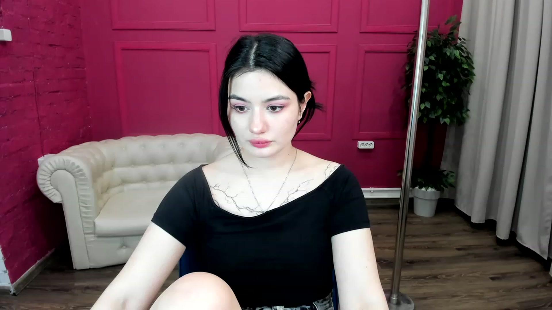 Gallery image thumbnail from MonicaaX's myfreecams stream on, 05/19/2023, 11:28 image 8 of 20