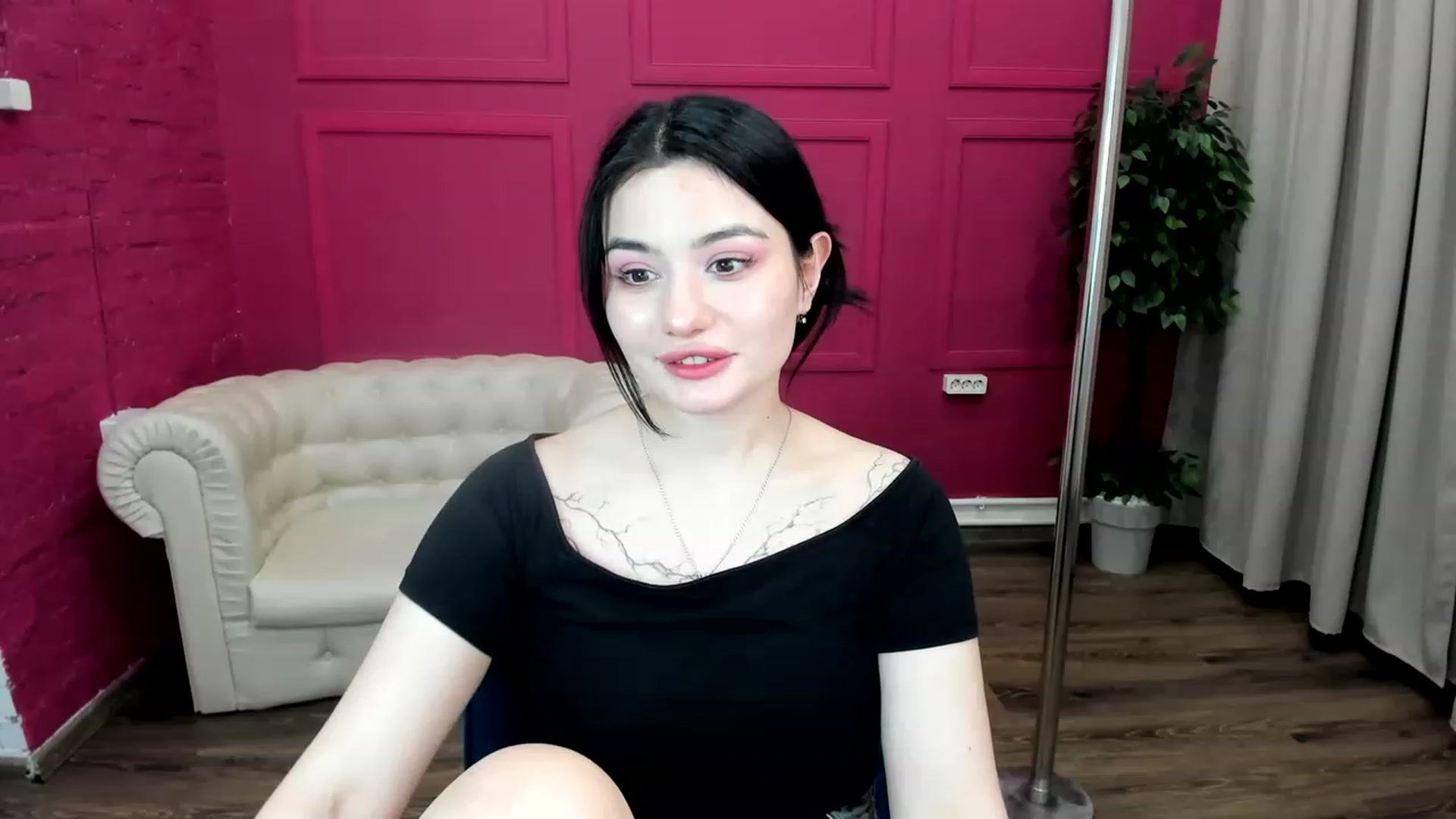 Gallery image thumbnail from MonicaaX's myfreecams stream on, 05/19/2023, 11:28 image 14 of 20