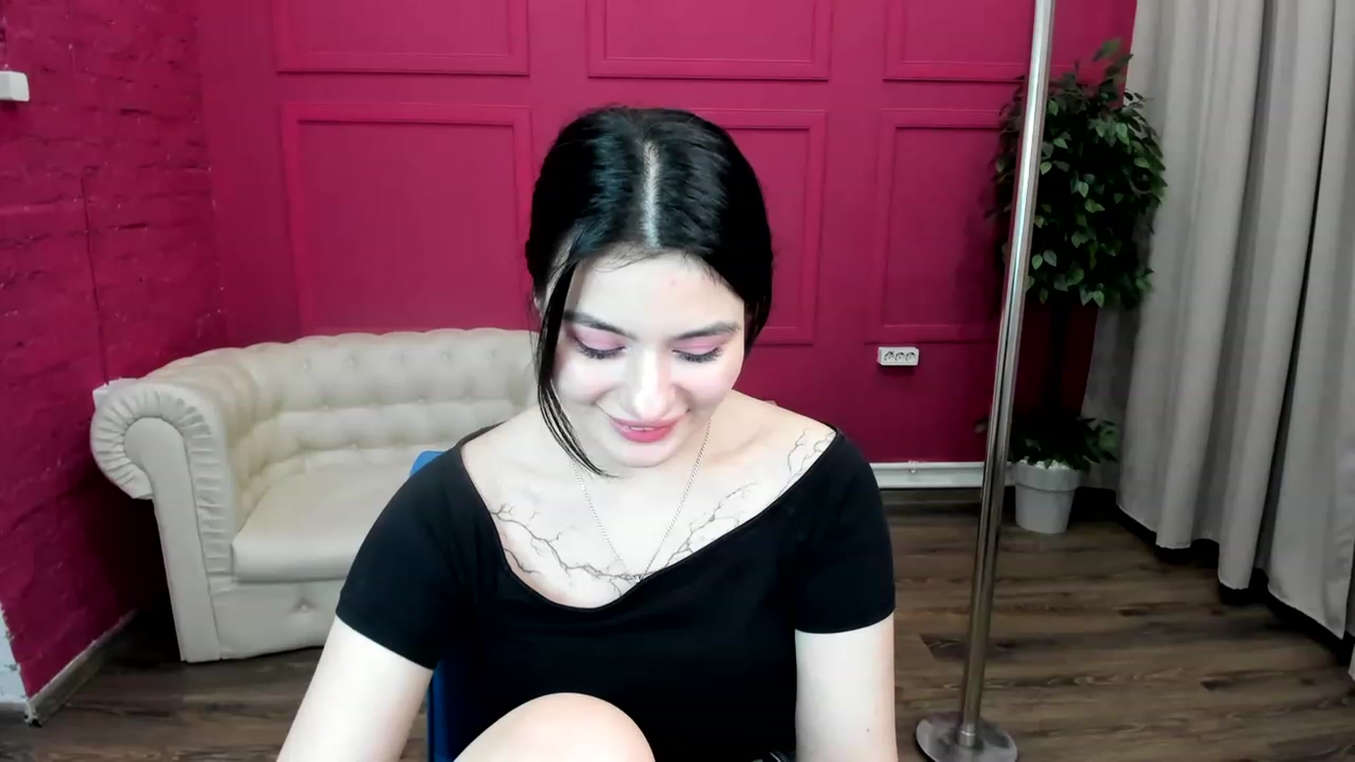 Gallery image thumbnail from MonicaaX's myfreecams stream on, 05/19/2023, 11:28 image 17 of 20