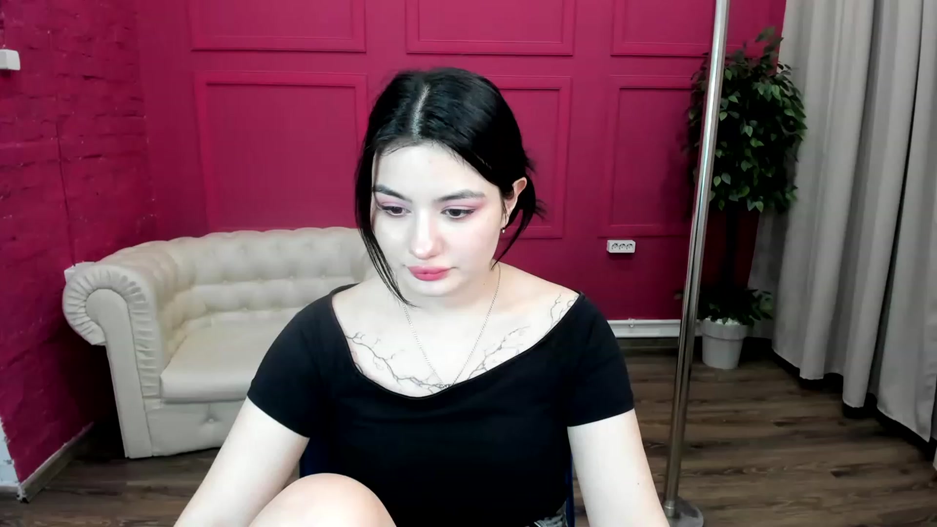 Gallery image thumbnail from MonicaaX's myfreecams stream on, 05/19/2023, 11:28 image 18 of 20