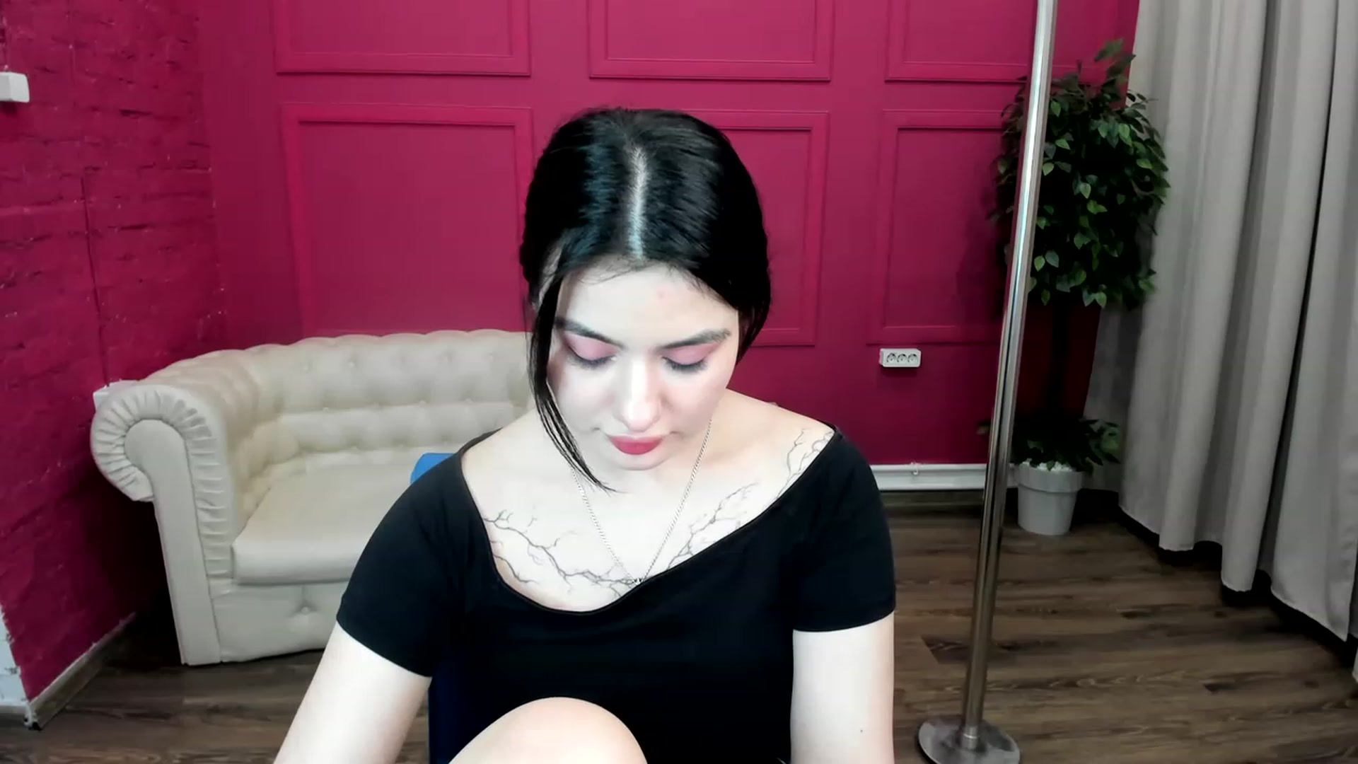Gallery image thumbnail from MonicaaX's myfreecams stream on, 05/19/2023, 11:28 image 16 of 20