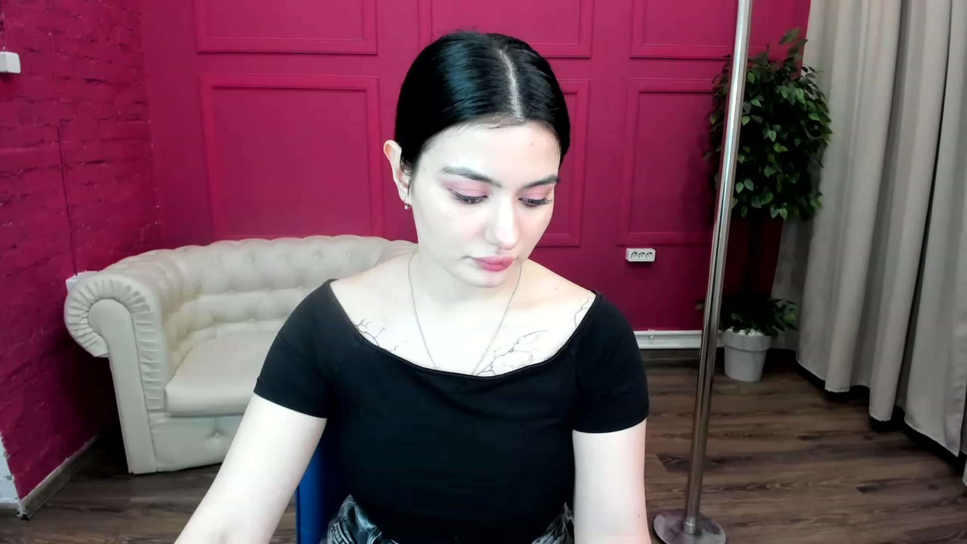 Gallery image thumbnail from MonicaaX's myfreecams stream on, 05/19/2023, 12:59 image 15 of 20