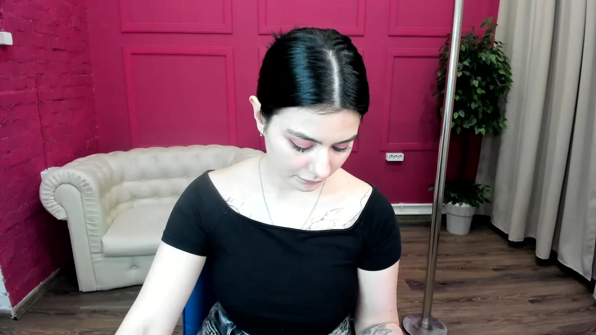 Gallery image thumbnail from MonicaaX's myfreecams stream on, 05/19/2023, 12:59 image 16 of 20