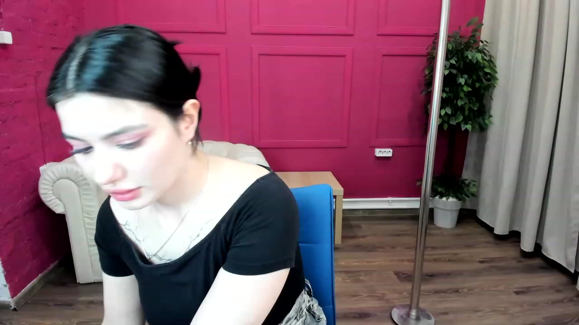 Gallery image thumbnail from MonicaaX's myfreecams stream on, 05/19/2023, 12:59 image 17 of 20