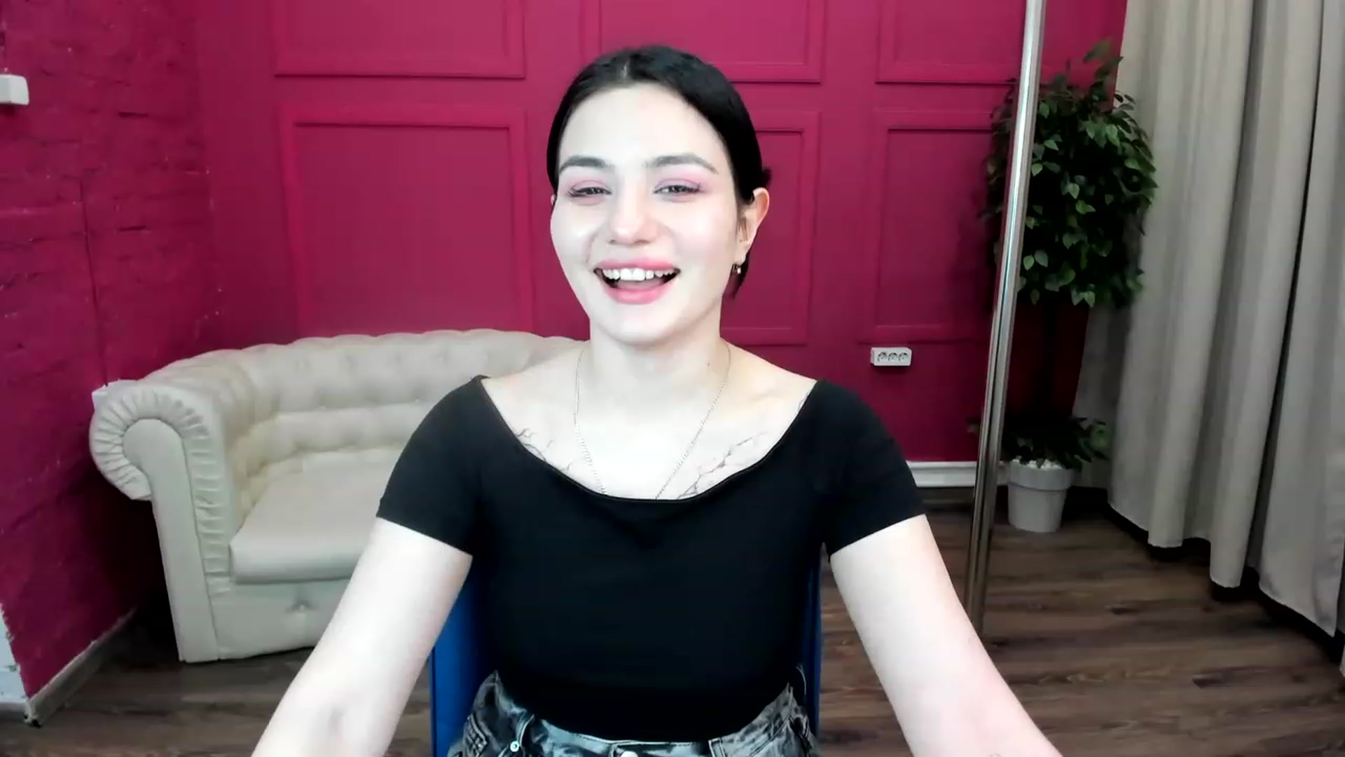 Gallery image thumbnail from MonicaaX's myfreecams stream on, 05/19/2023, 12:59 image 18 of 20