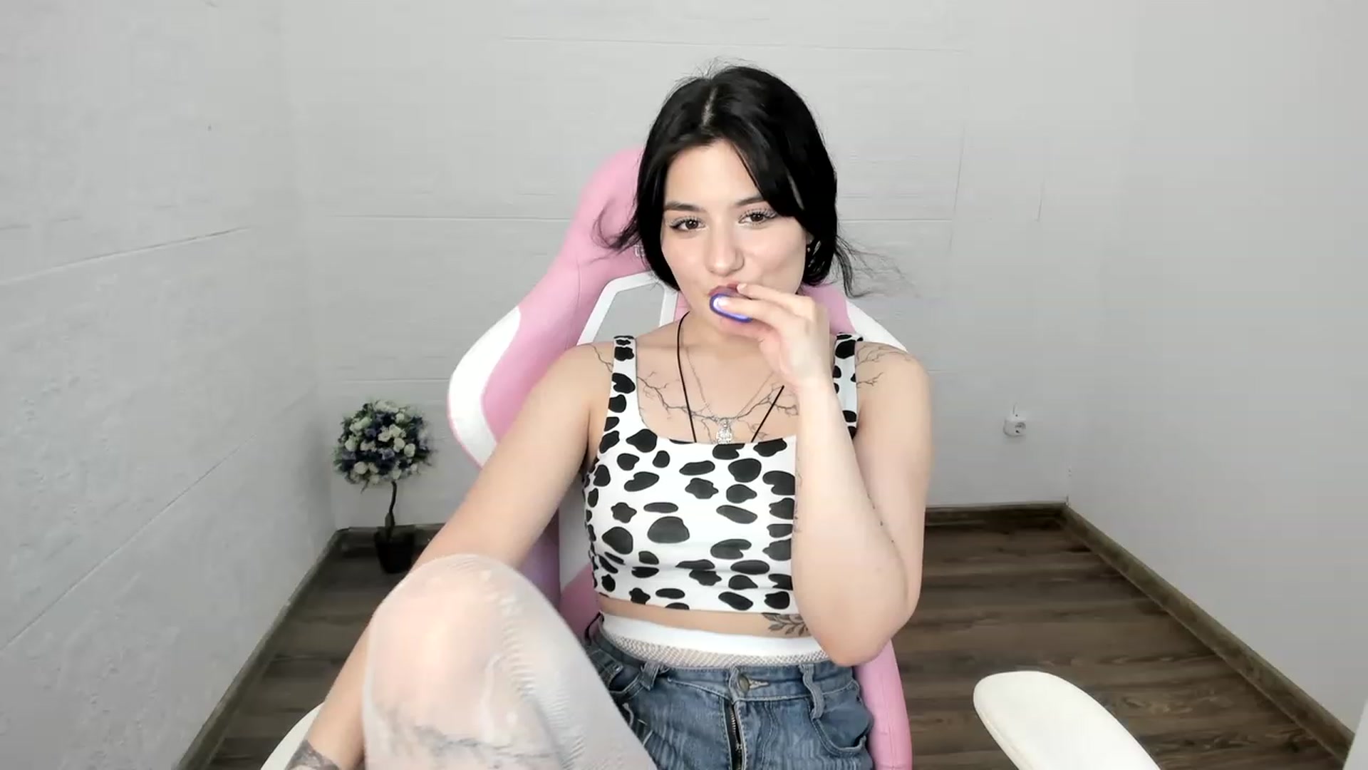 Gallery image thumbnail from MonicaaX's myfreecams stream on, 07/13/2023, 08:21 image 15 of 20