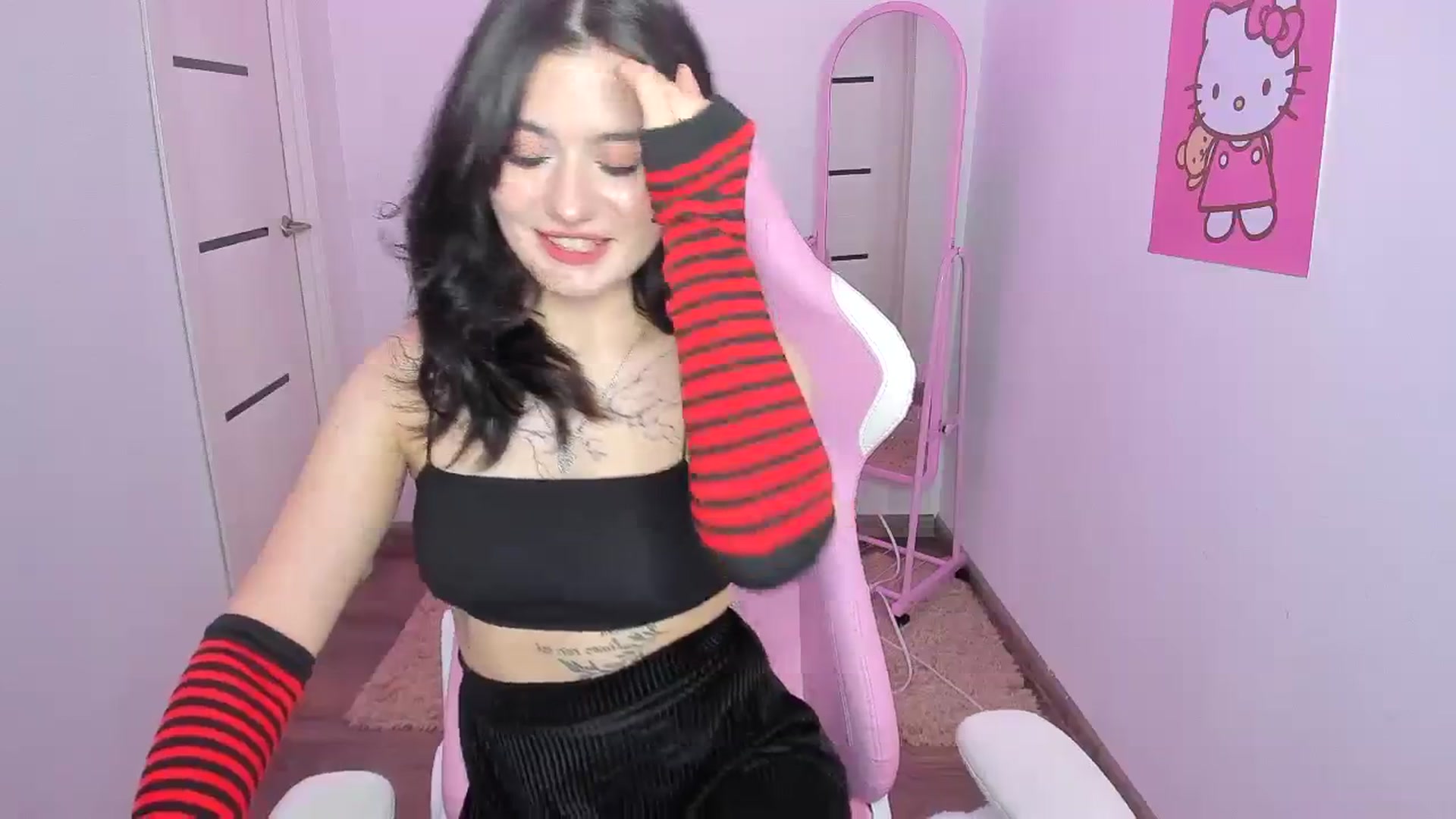 Gallery image thumbnail from MonicaaX's myfreecams stream on, 08/18/2023, 09:11 image 8 of 20