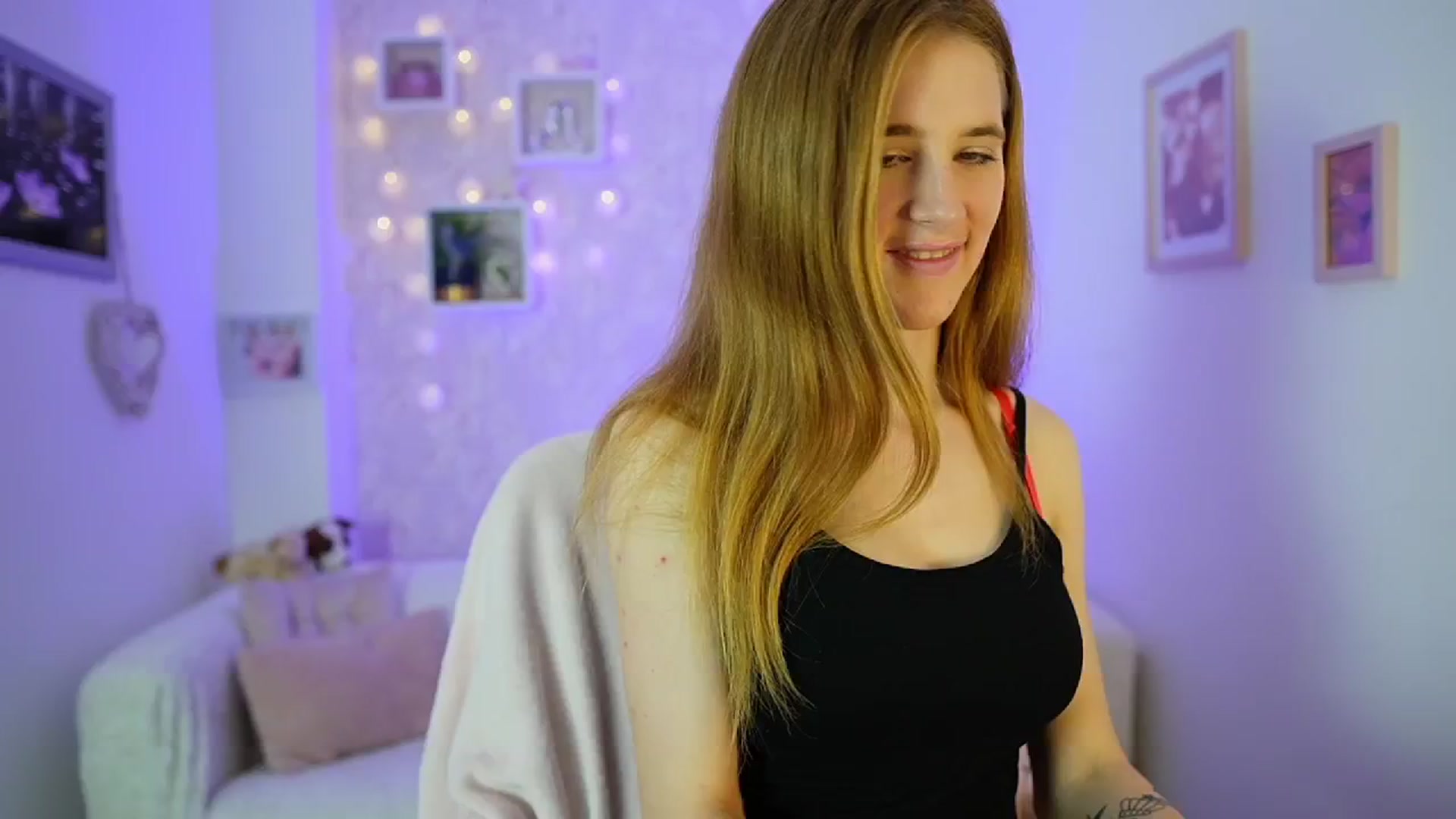 Gallery image thumbnail from Monika_Dee's myfreecams stream on, 06/01/2024, 15:22 image 8 of 20