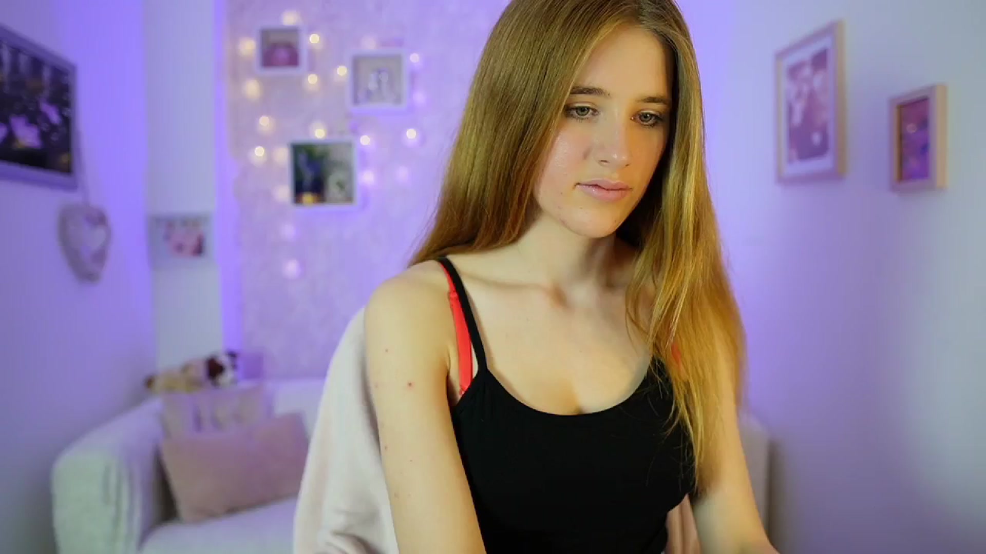 Gallery image thumbnail from Monika_Dee's myfreecams stream on, 06/01/2024, 15:22 image 14 of 20
