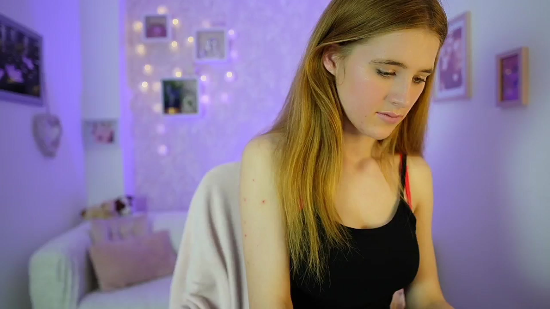 Gallery image thumbnail from Monika_Dee's myfreecams stream on, 06/01/2024, 15:22 image 13 of 20