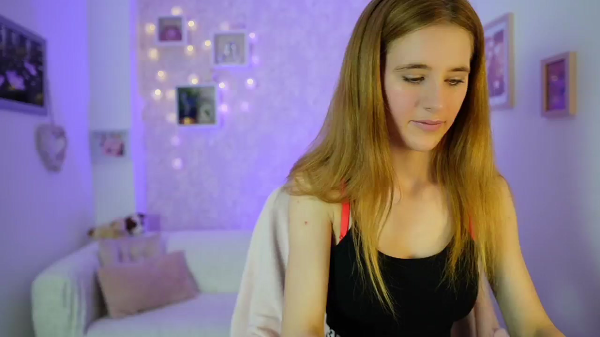 Gallery image thumbnail from Monika_Dee's myfreecams stream on, 06/01/2024, 15:22 image 17 of 20