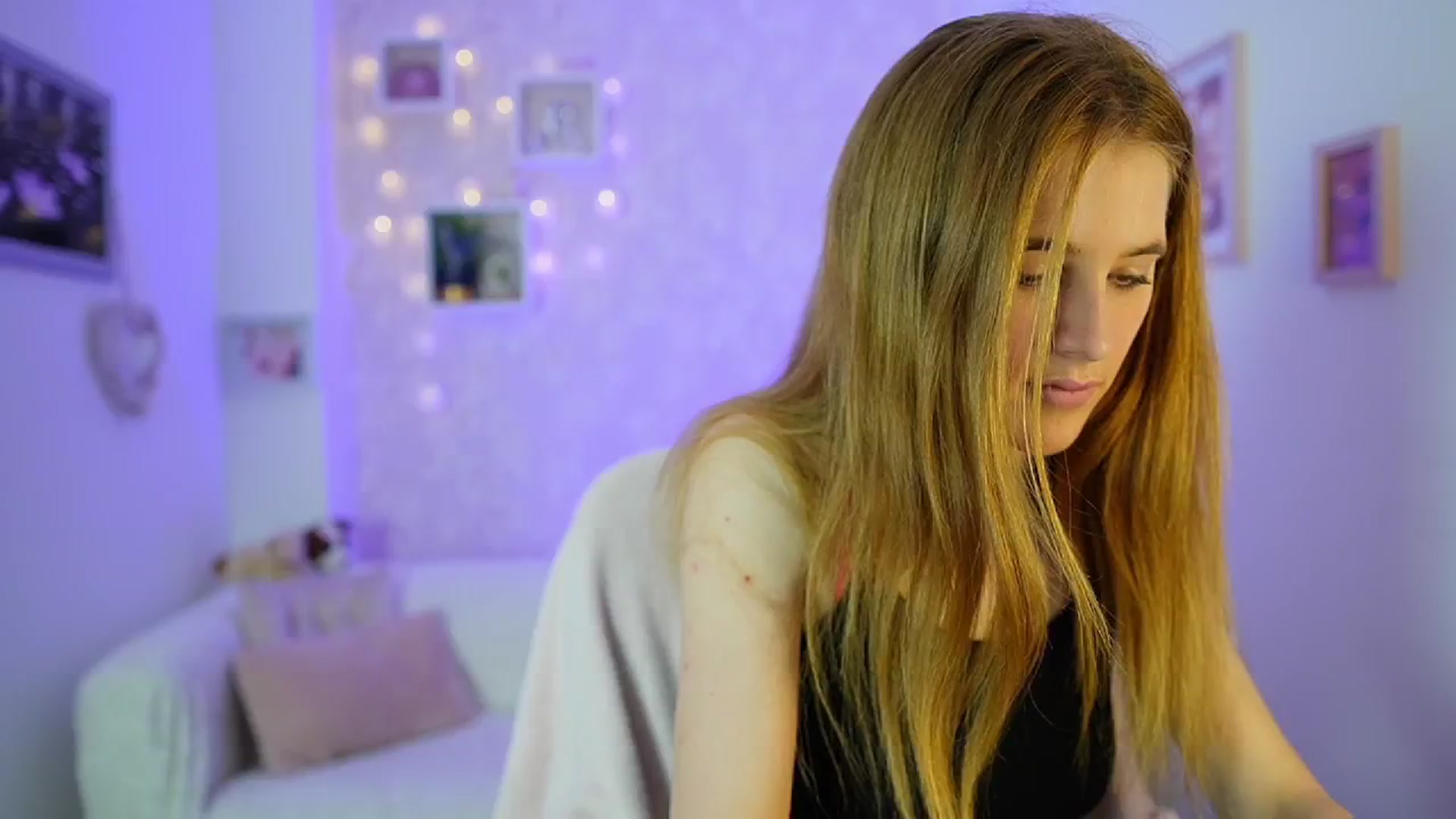 Gallery image thumbnail from Monika_Dee's myfreecams stream on, 06/01/2024, 16:23 image 4 of 20