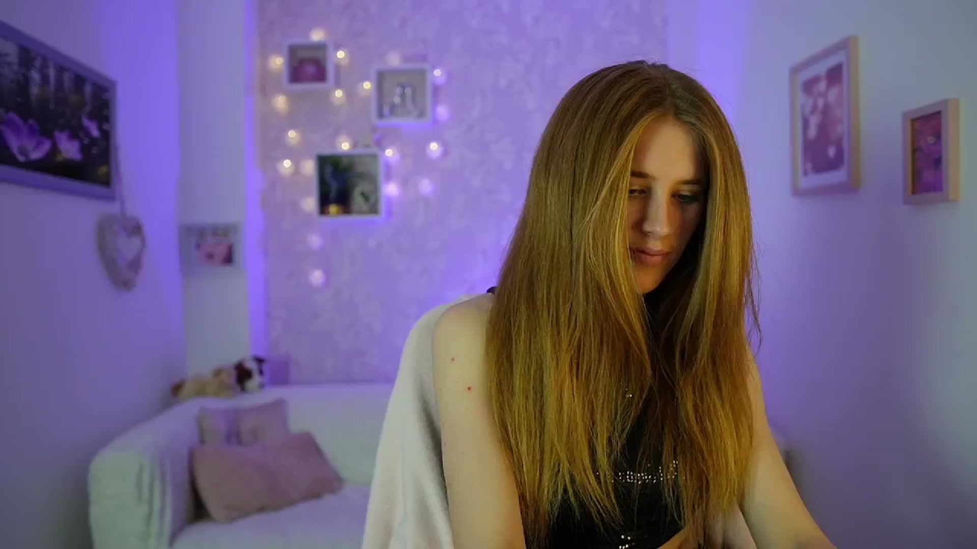 Gallery image thumbnail from Monika_Dee's myfreecams stream on, 06/02/2024, 15:27 image 7 of 20
