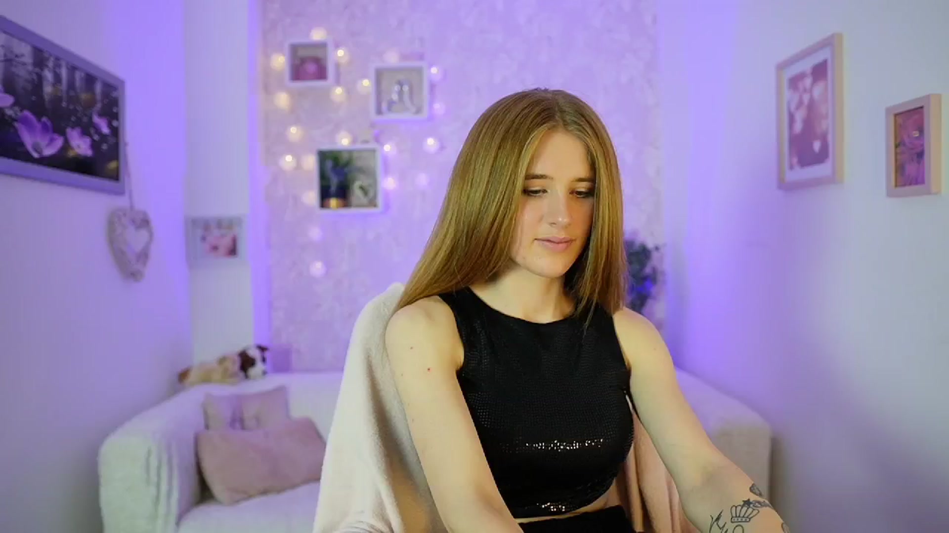 Gallery image thumbnail from Monika_Dee's myfreecams stream on, 06/02/2024, 15:27 image 20 of 20