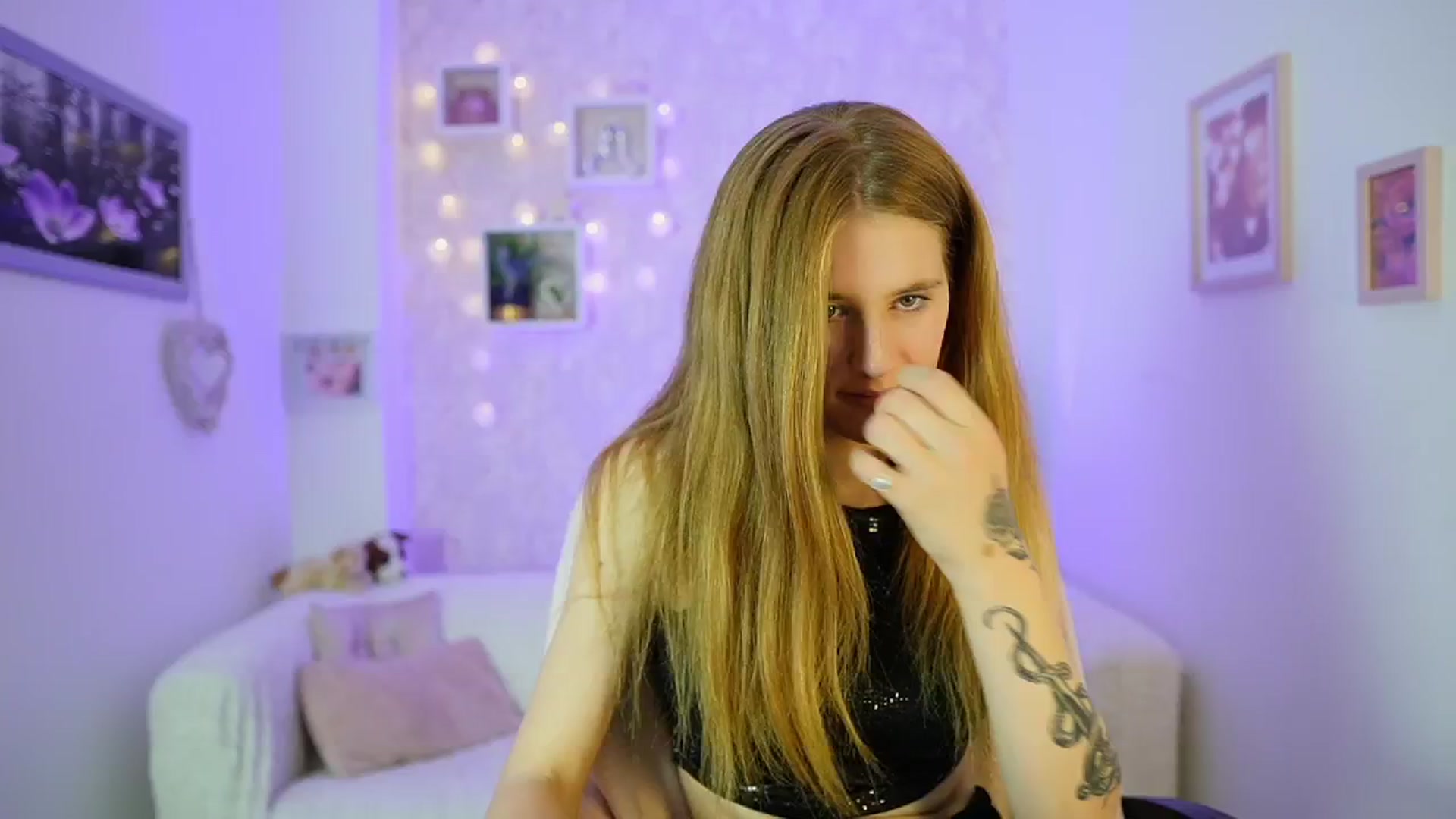 Gallery image thumbnail from Monika_Dee's myfreecams stream on, 06/02/2024, 16:25 image 6 of 20