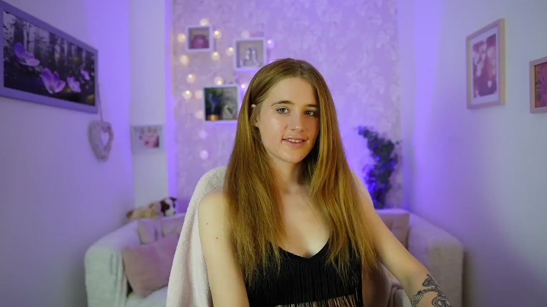 Gallery image thumbnail from Monika_Dee's myfreecams stream on, 06/03/2024, 15:52 image 16 of 20