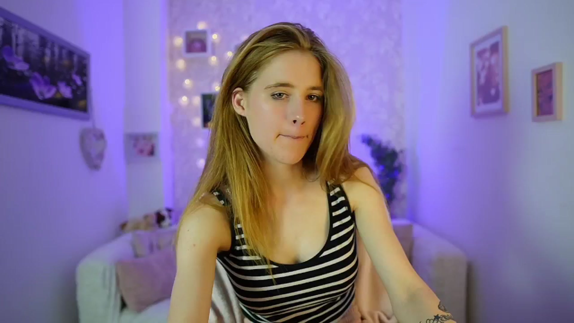 Gallery image thumbnail from Monika_Dee's myfreecams stream on, 06/05/2024, 16:39 image 15 of 20