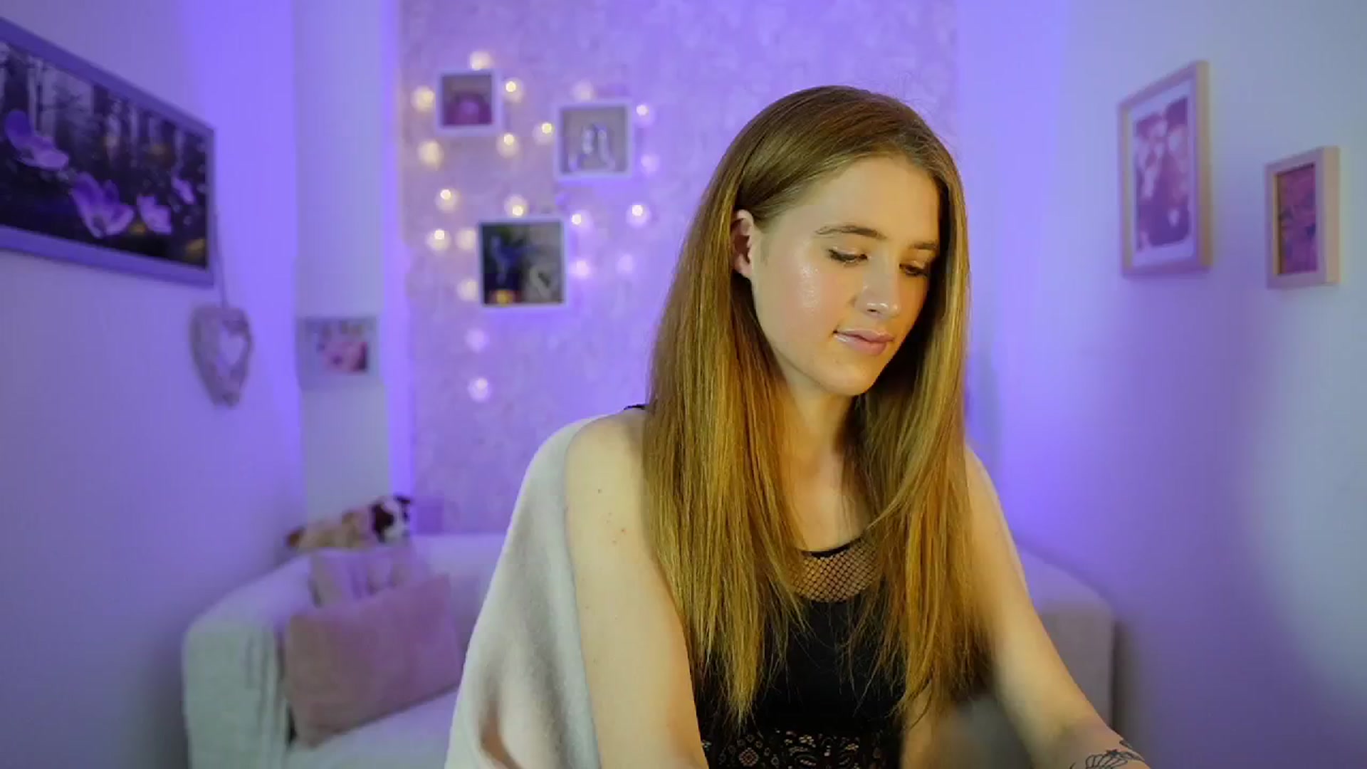 Gallery image thumbnail from Monika_Dee's myfreecams stream on, 06/06/2024, 14:50 image 10 of 20