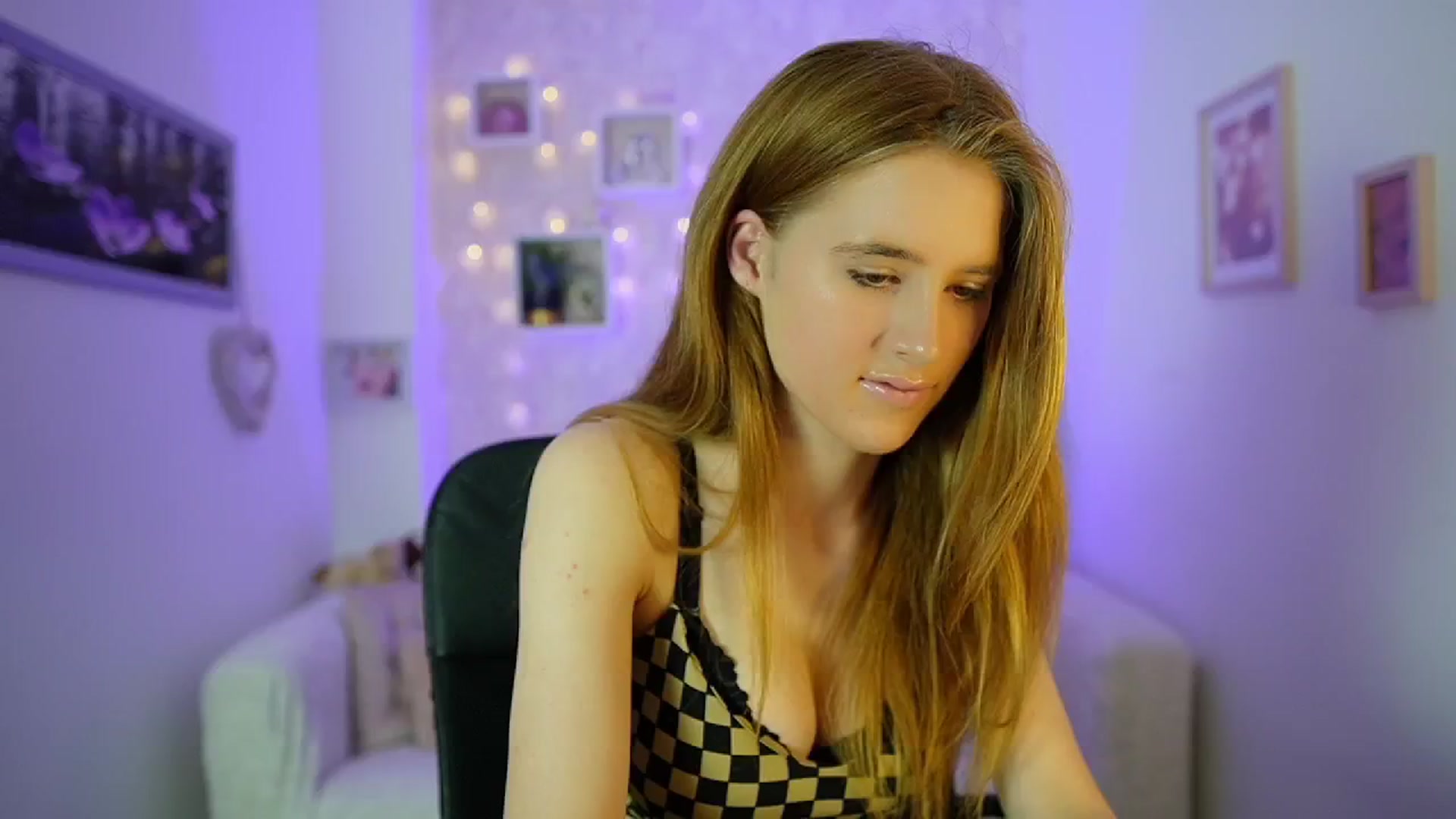 Gallery image thumbnail from Monika_Dee's myfreecams stream on, 06/10/2024, 13:58 image 10 of 20