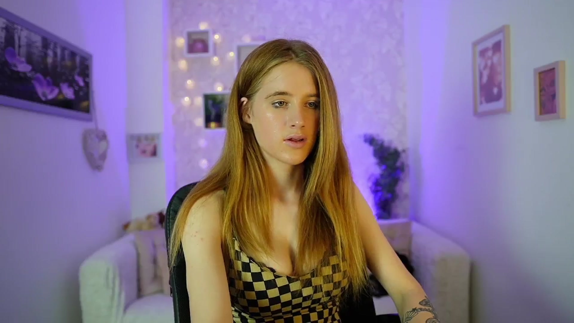 Gallery image thumbnail from Monika_Dee's myfreecams stream on, 06/10/2024, 16:32 image 8 of 20