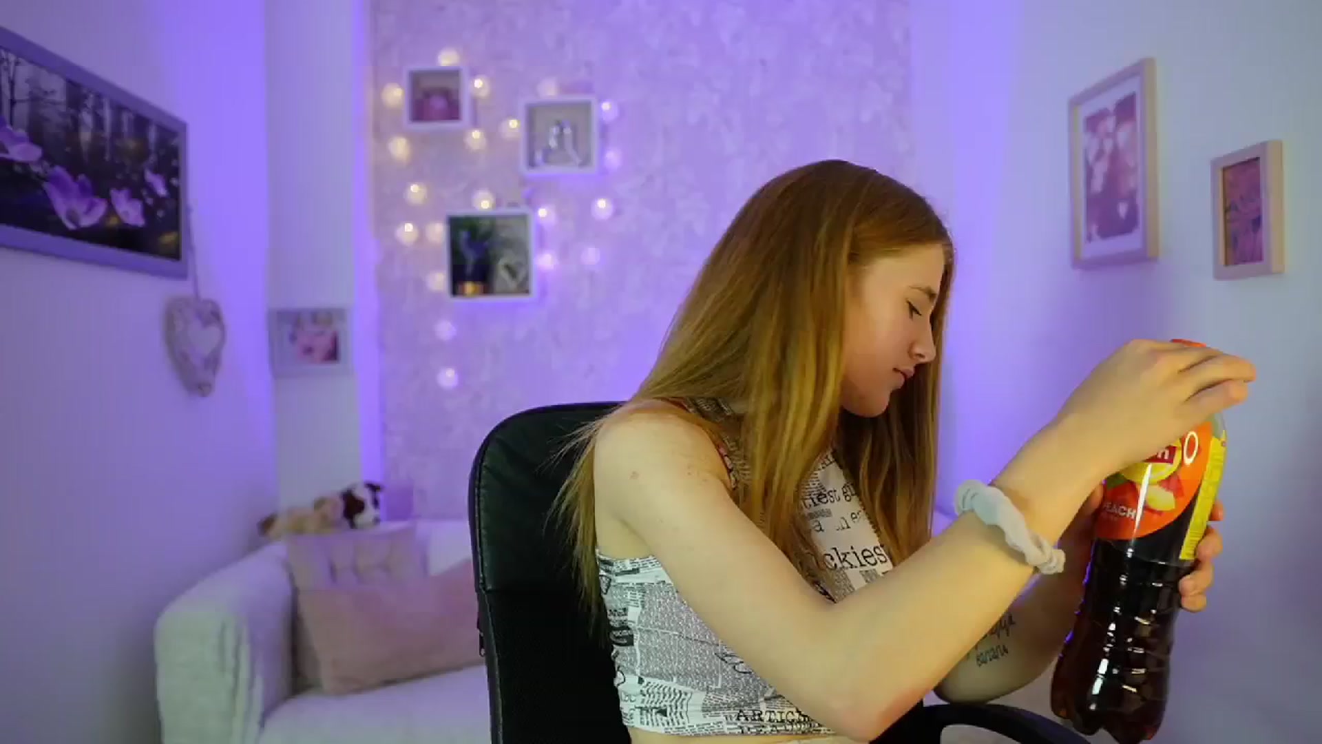 Gallery image thumbnail from Monika_Dee's myfreecams stream on, 06/13/2024, 15:04 image 18 of 20