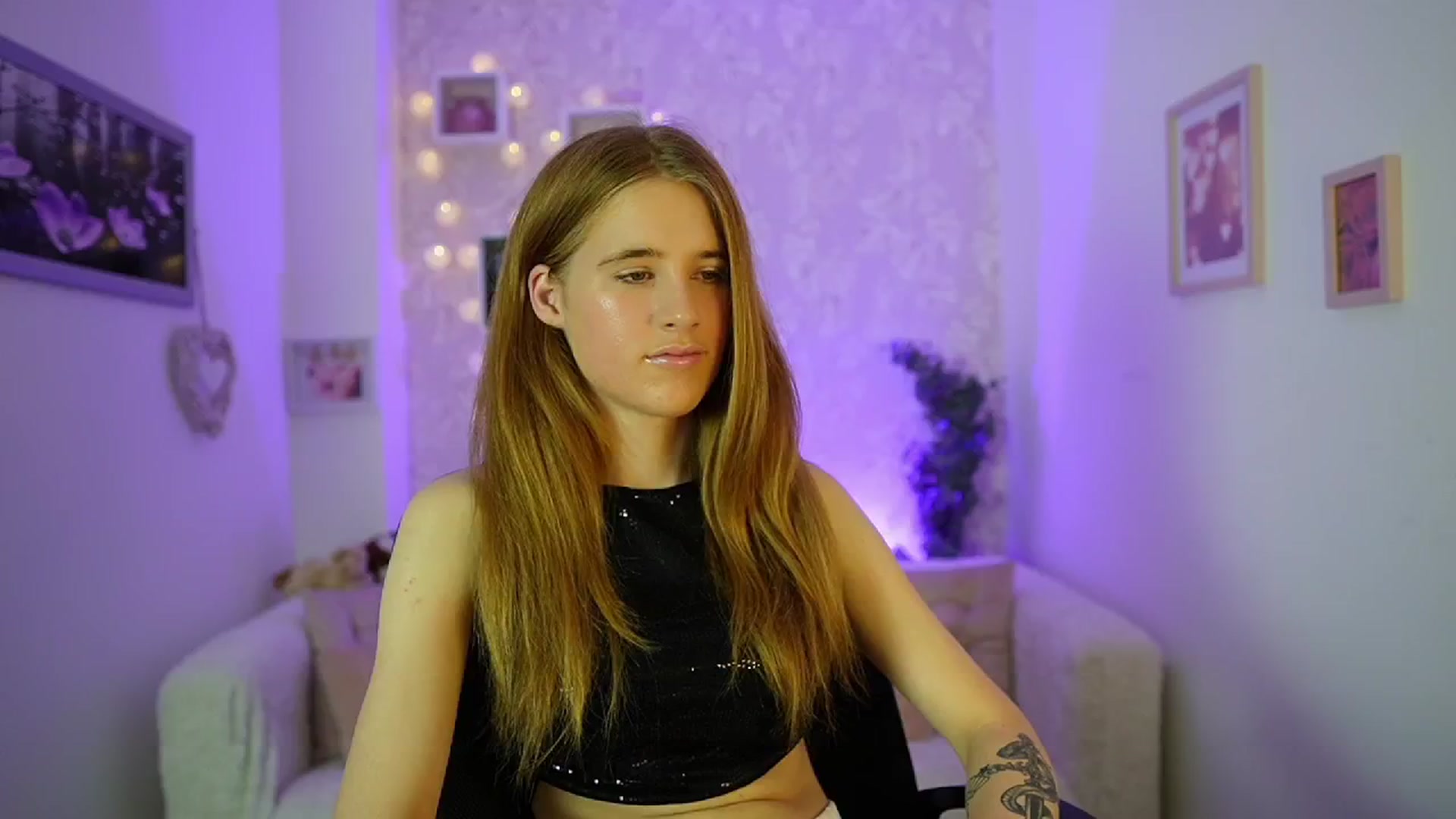Gallery image thumbnail from Monika_Dee's myfreecams stream on, 06/14/2024, 13:30 image 15 of 20