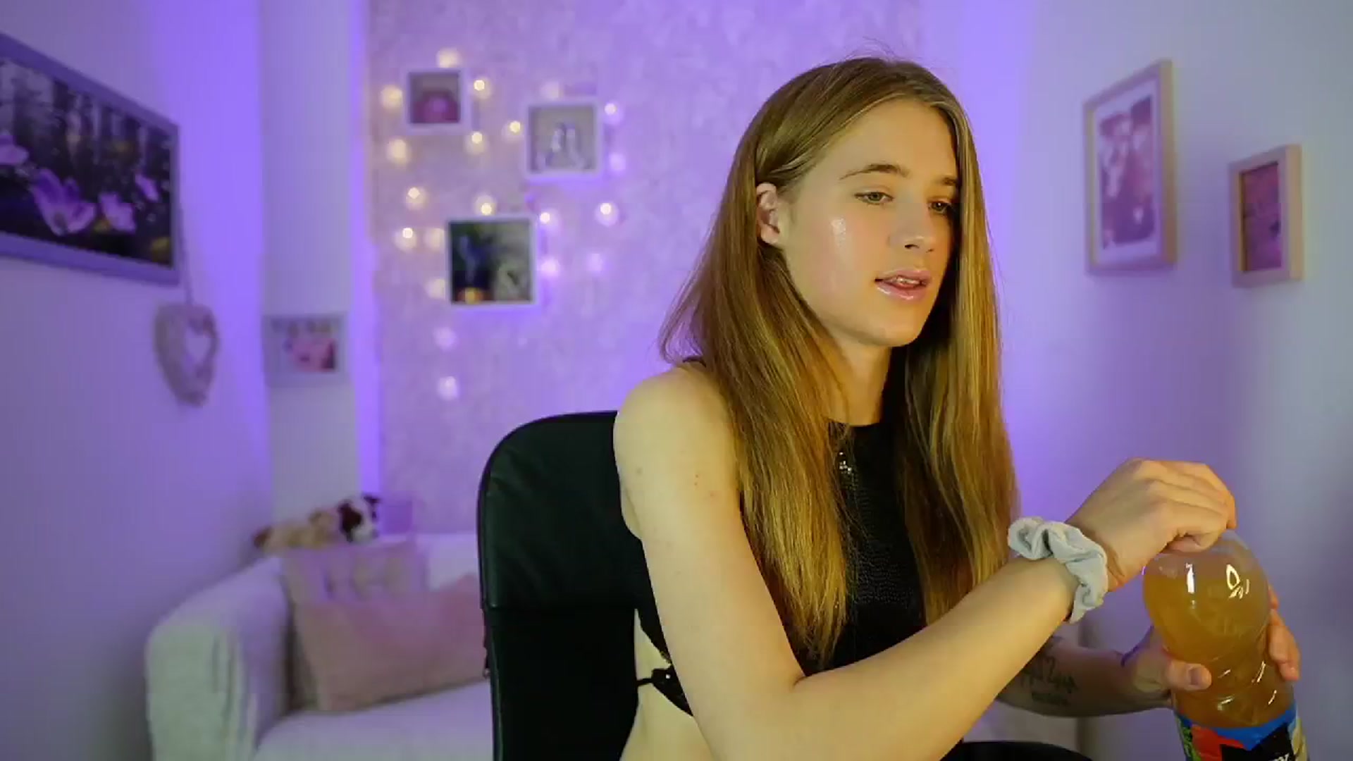 Gallery image thumbnail from Monika_Dee's myfreecams stream on, 06/14/2024, 13:30 image 13 of 20