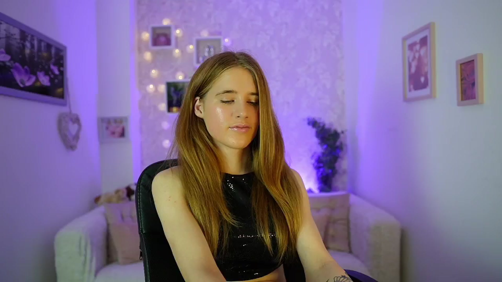 Gallery image thumbnail from Monika_Dee's myfreecams stream on, 06/14/2024, 13:30 image 16 of 20