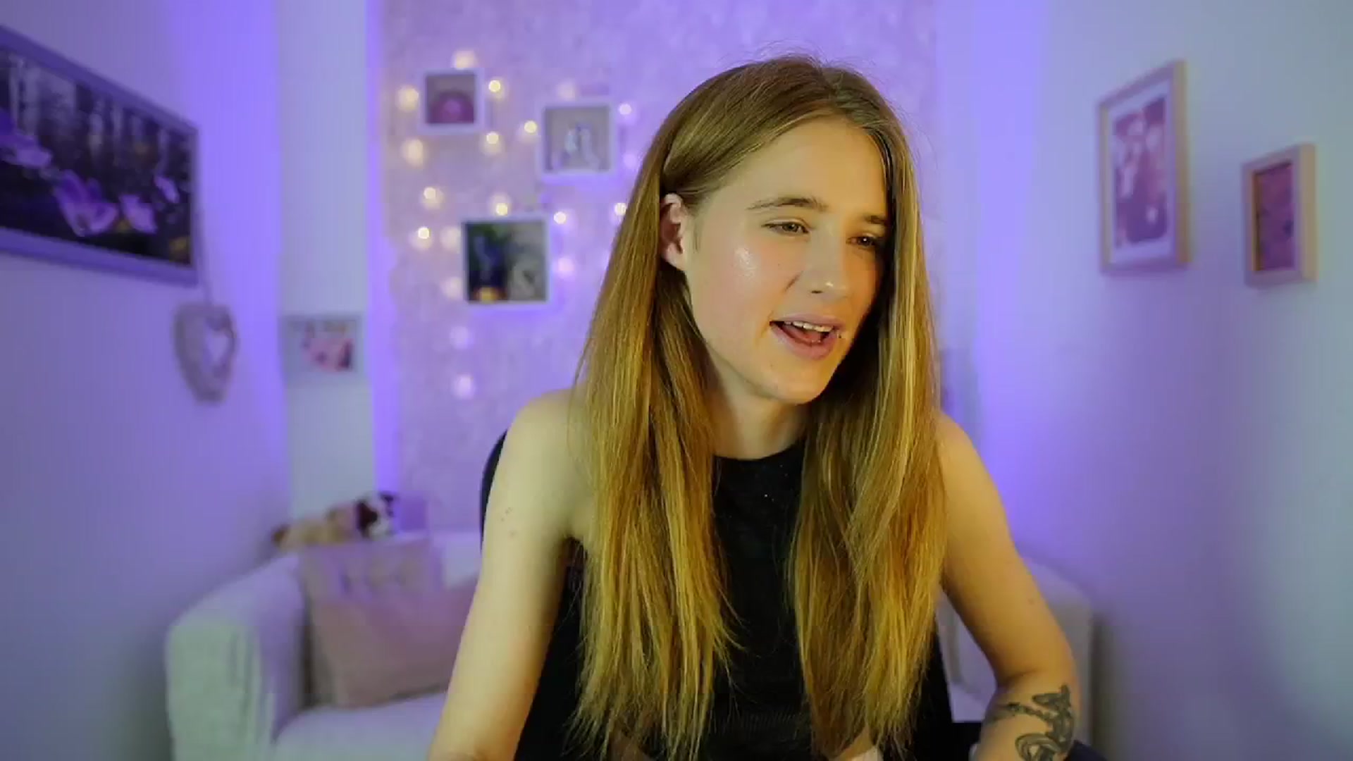 Gallery image thumbnail from Monika_Dee's myfreecams stream on, 06/14/2024, 15:40 image 10 of 20