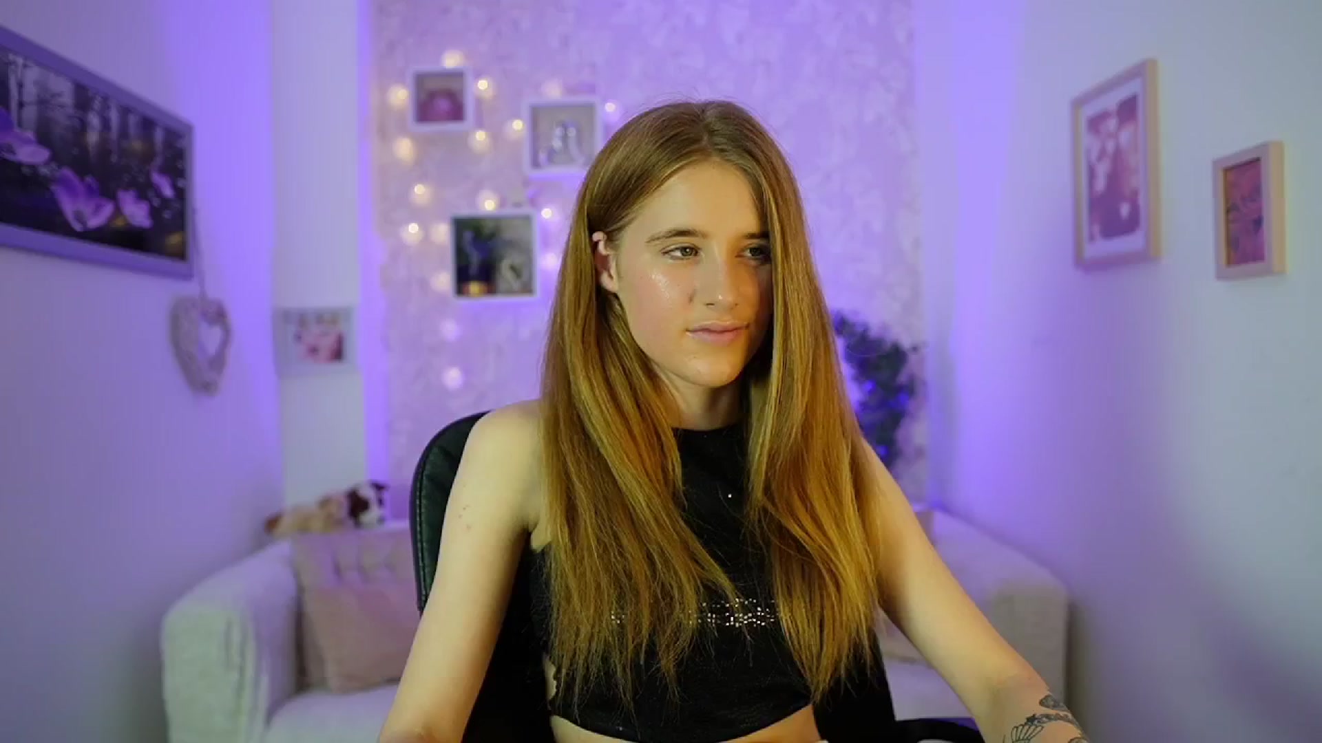 Gallery image thumbnail from Monika_Dee's myfreecams stream on, 06/14/2024, 15:40 image 15 of 20