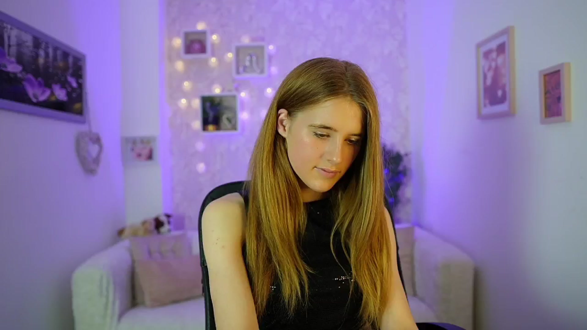 Gallery image thumbnail from Monika_Dee's myfreecams stream on, 06/14/2024, 15:40 image 19 of 20