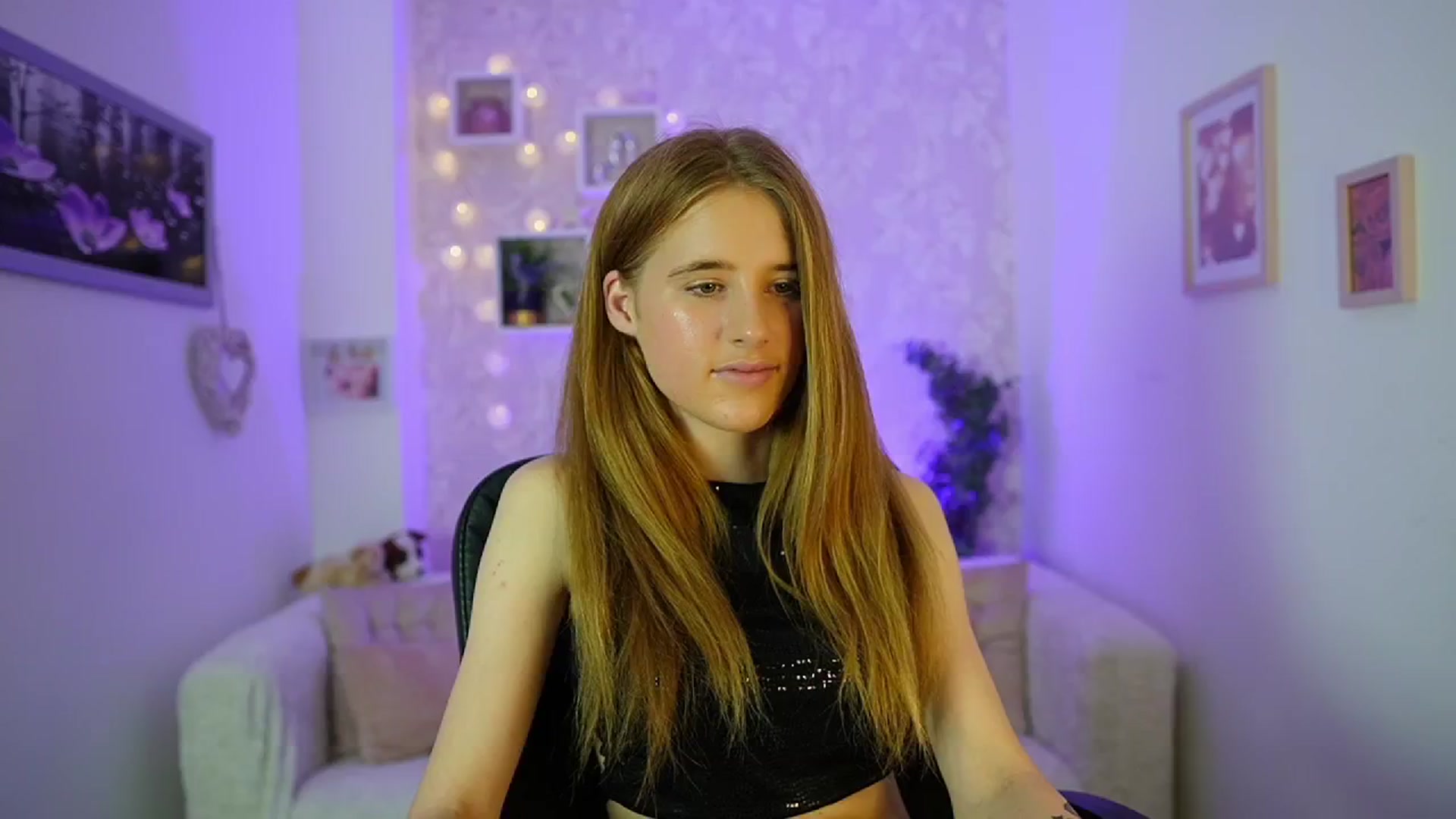 Gallery image thumbnail from Monika_Dee's myfreecams stream on, 06/14/2024, 15:40 image 16 of 20