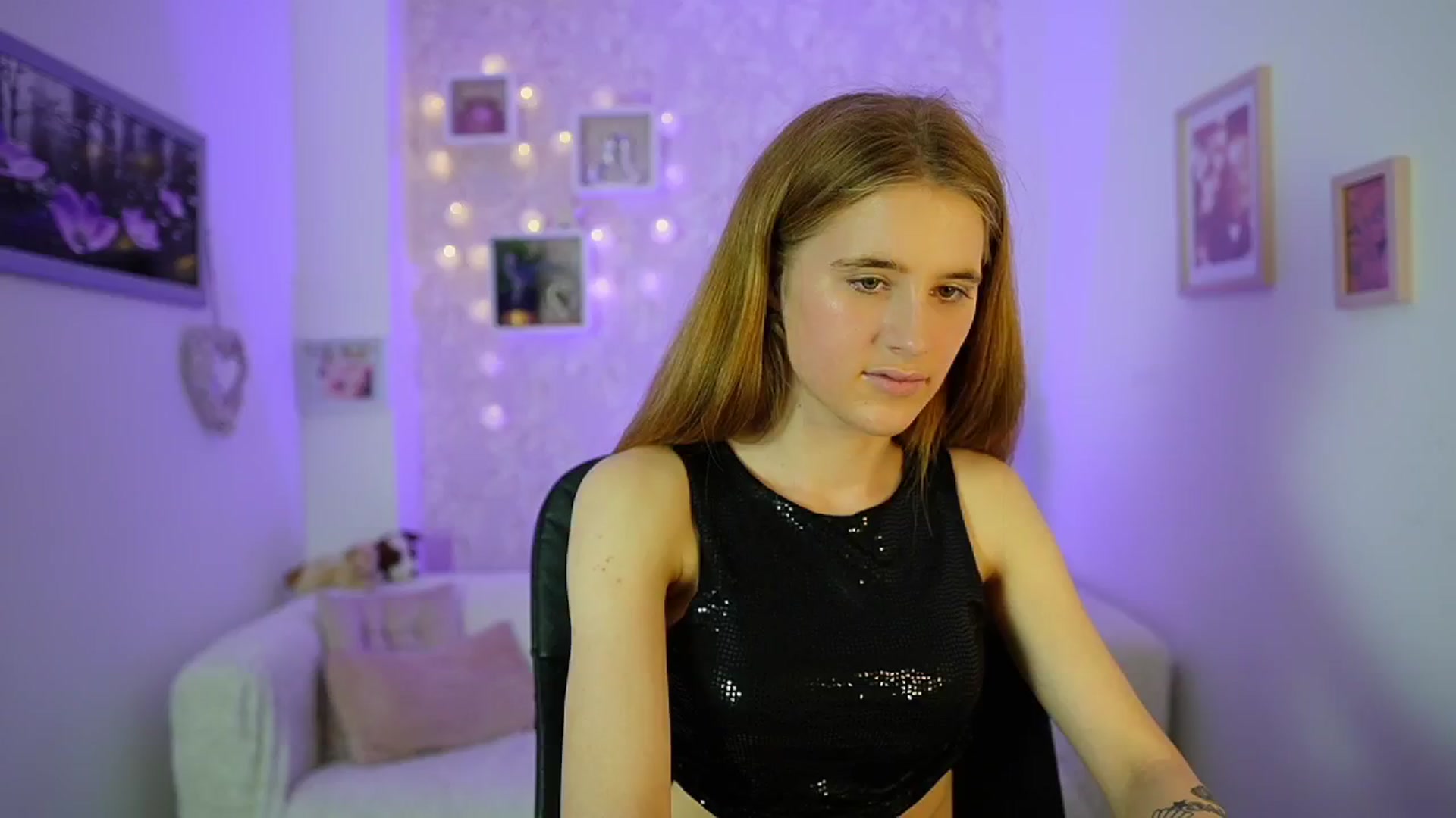 Gallery image thumbnail from Monika_Dee's myfreecams stream on, 06/14/2024, 16:41 image 2 of 20