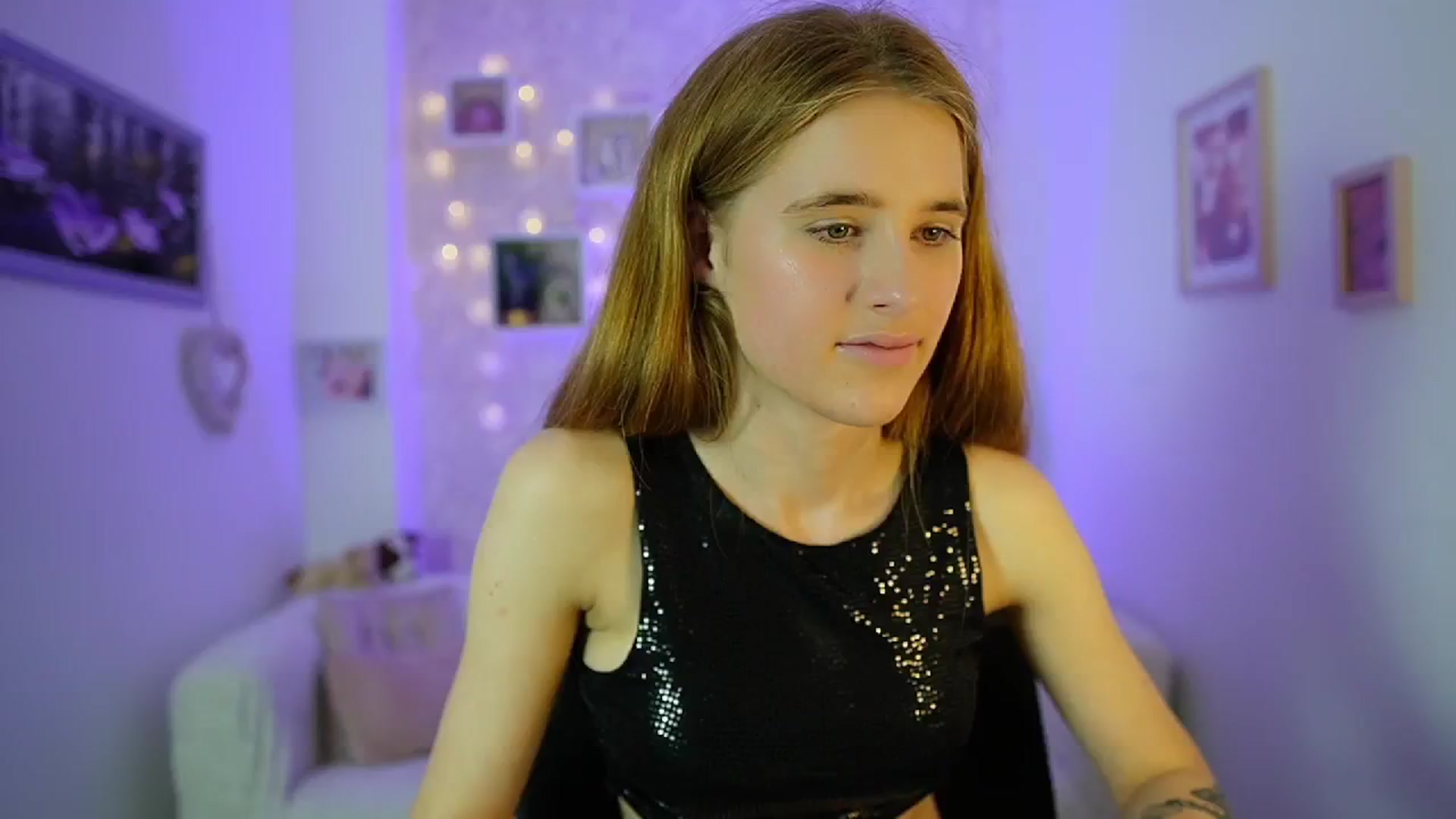 Gallery image thumbnail from Monika_Dee's myfreecams stream on, 06/14/2024, 16:41 image 1 of 20