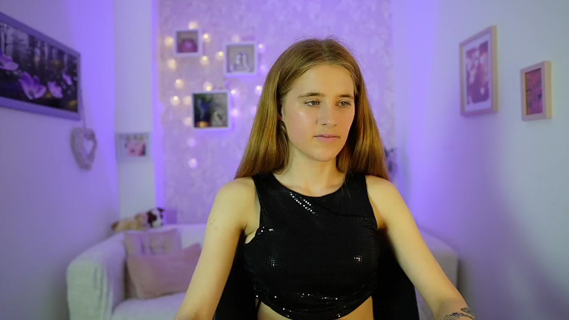 Gallery image thumbnail from Monika_Dee's myfreecams stream on, 06/14/2024, 16:41 image 3 of 20