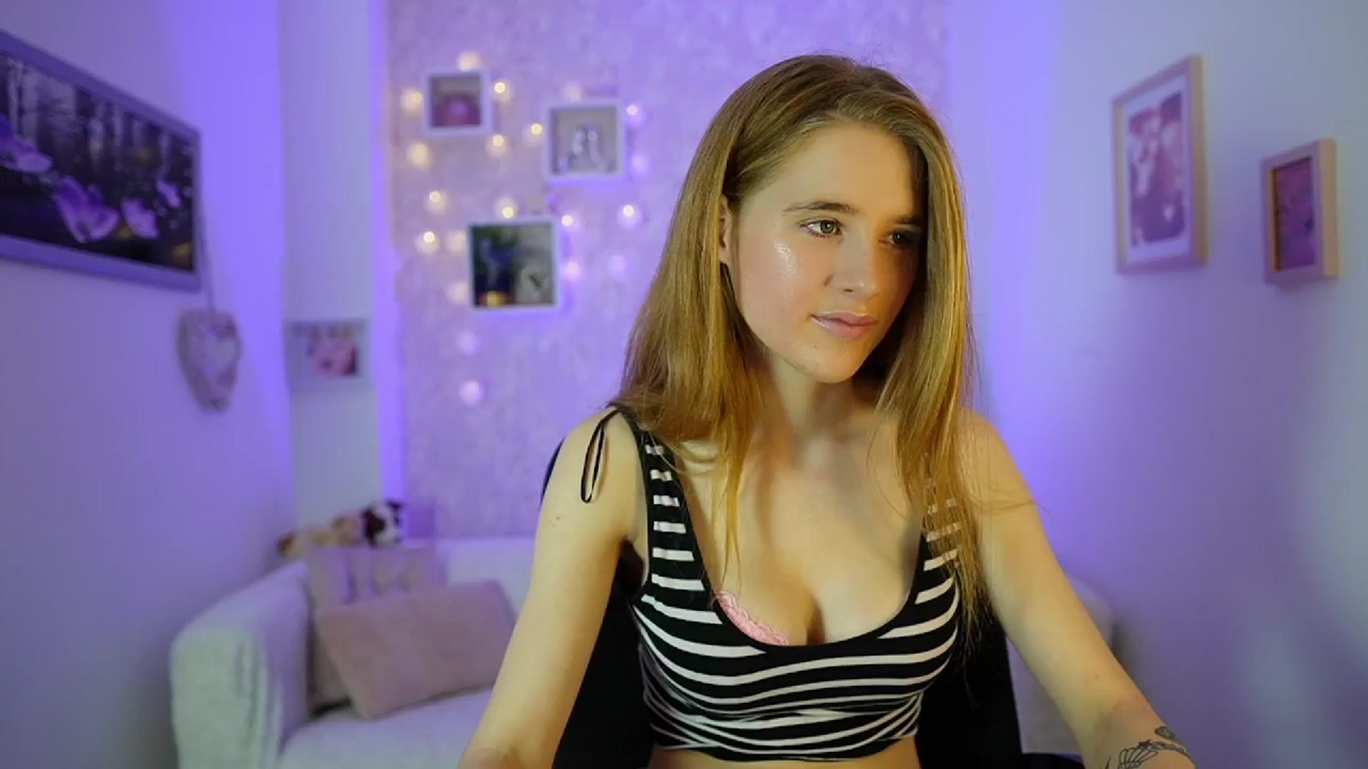 Gallery image thumbnail from Monika_Dee's myfreecams stream on, 06/17/2024, 13:55 image 1 of 20