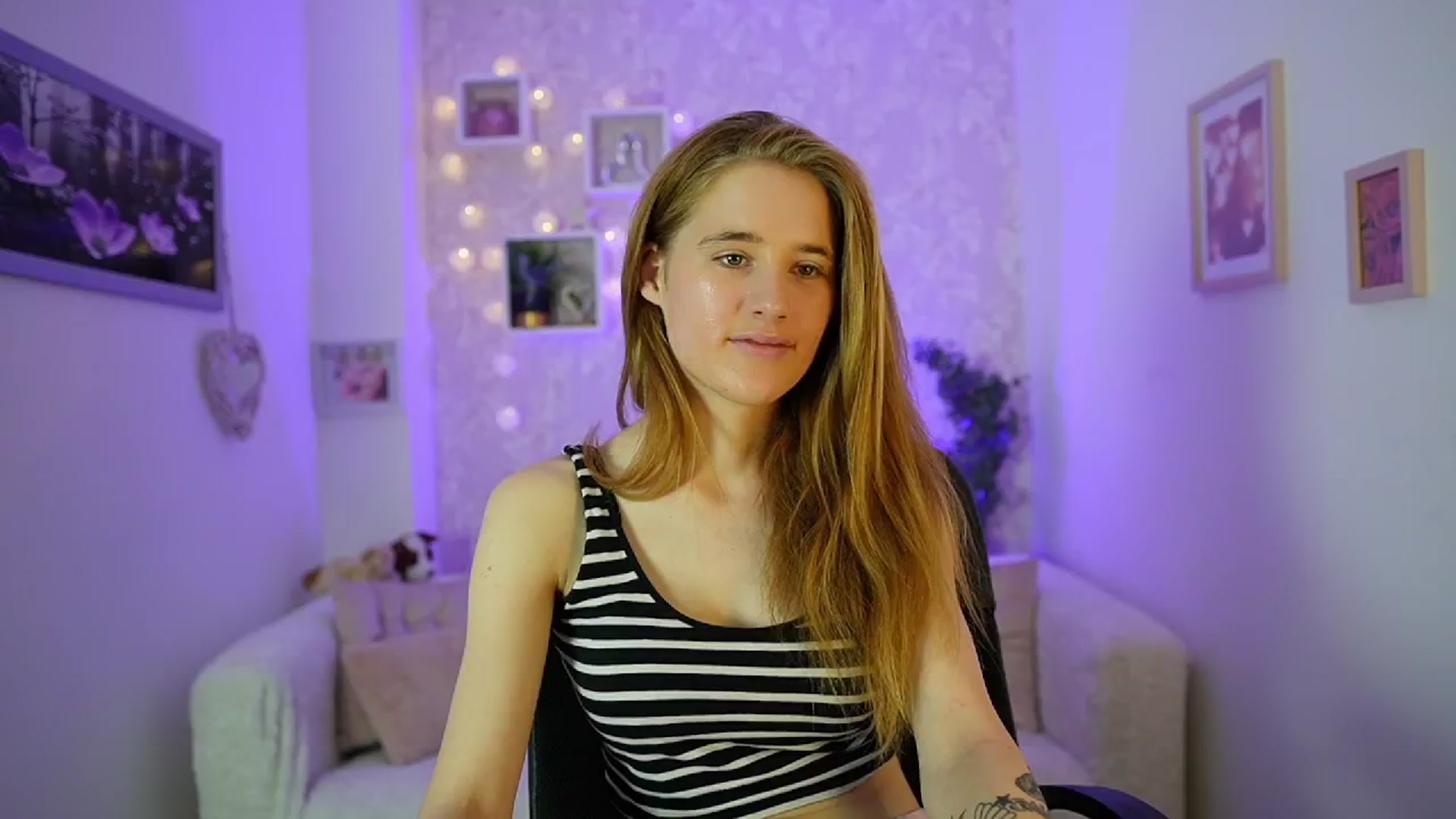 Gallery image thumbnail from Monika_Dee's myfreecams stream on, 06/17/2024, 14:45 image 10 of 20