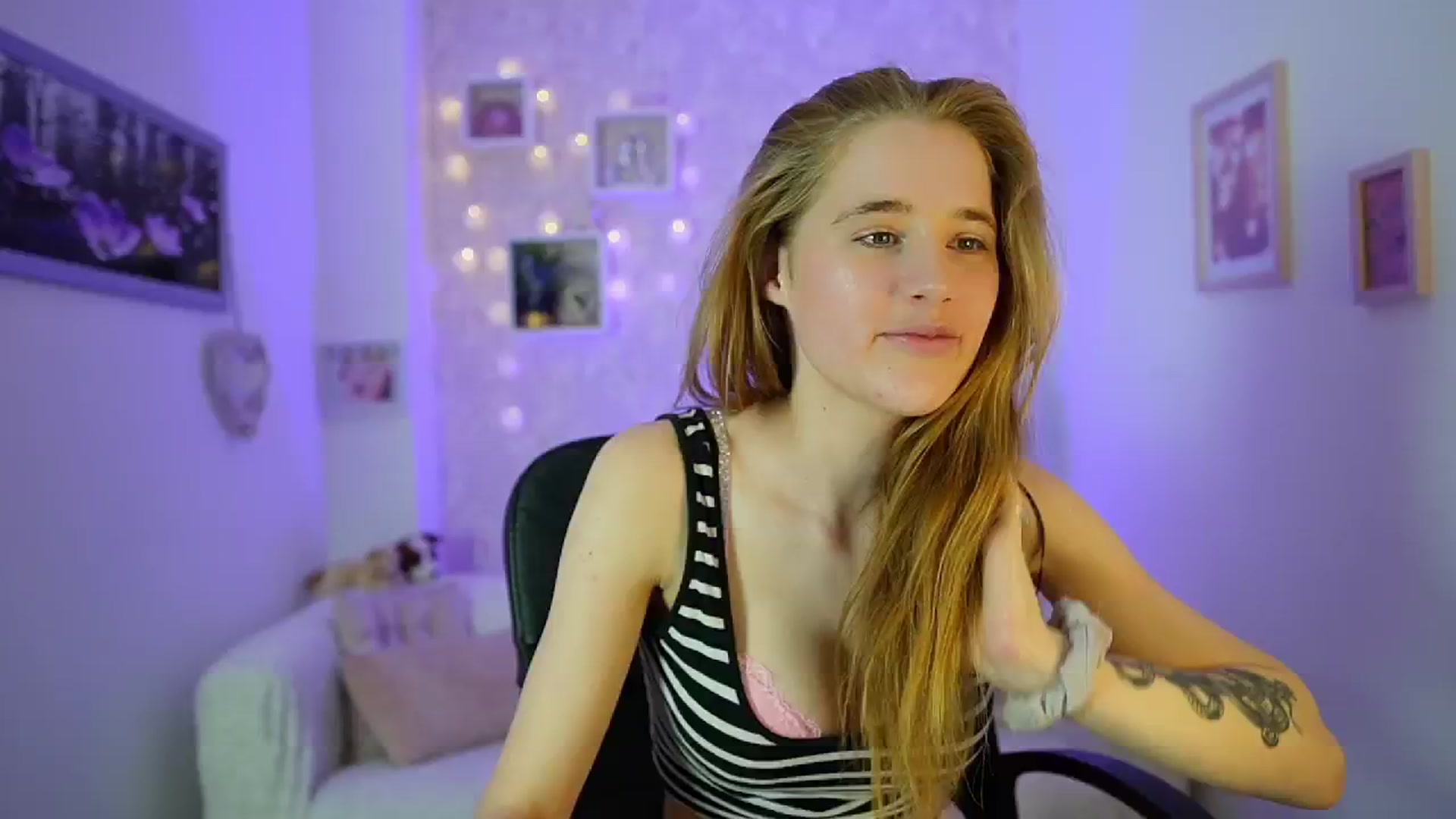 Gallery image thumbnail from Monika_Dee's myfreecams stream on, 06/17/2024, 17:54 image 2 of 20
