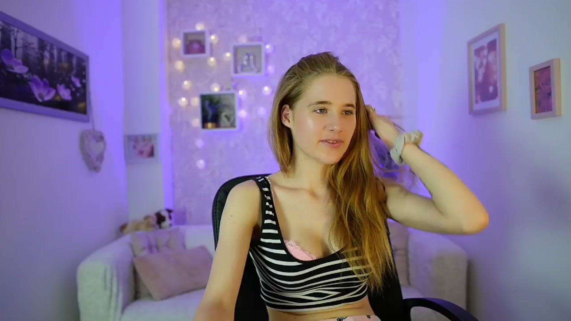 Gallery image thumbnail from Monika_Dee's myfreecams stream on, 06/17/2024, 17:54 image 6 of 20