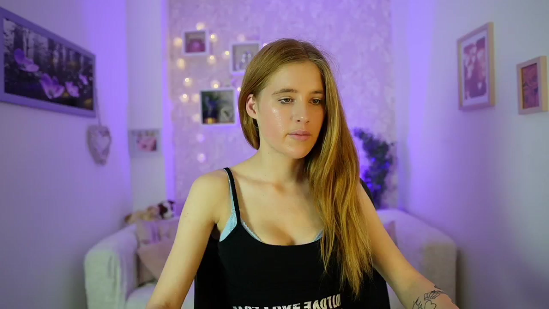 Gallery image thumbnail from Monika_Dee's myfreecams stream on, 06/18/2024, 16:36 image 17 of 20