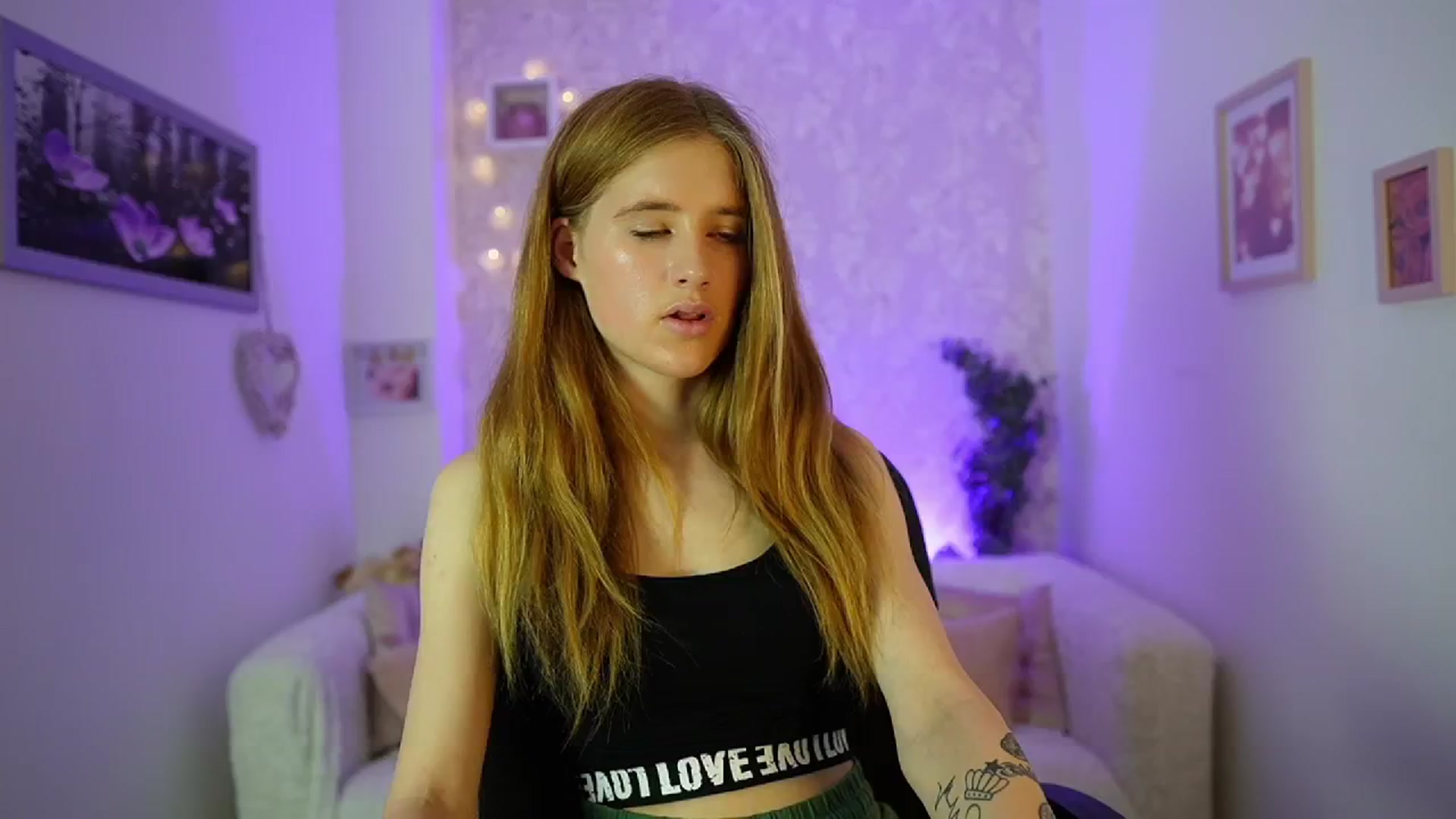 Gallery image thumbnail from Monika_Dee's myfreecams stream on, 06/18/2024, 17:44 image 14 of 20