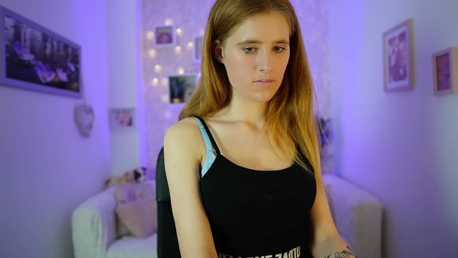 Gallery image thumbnail from Monika_Dee's myfreecams stream on, 06/18/2024, 17:44 image 20 of 20